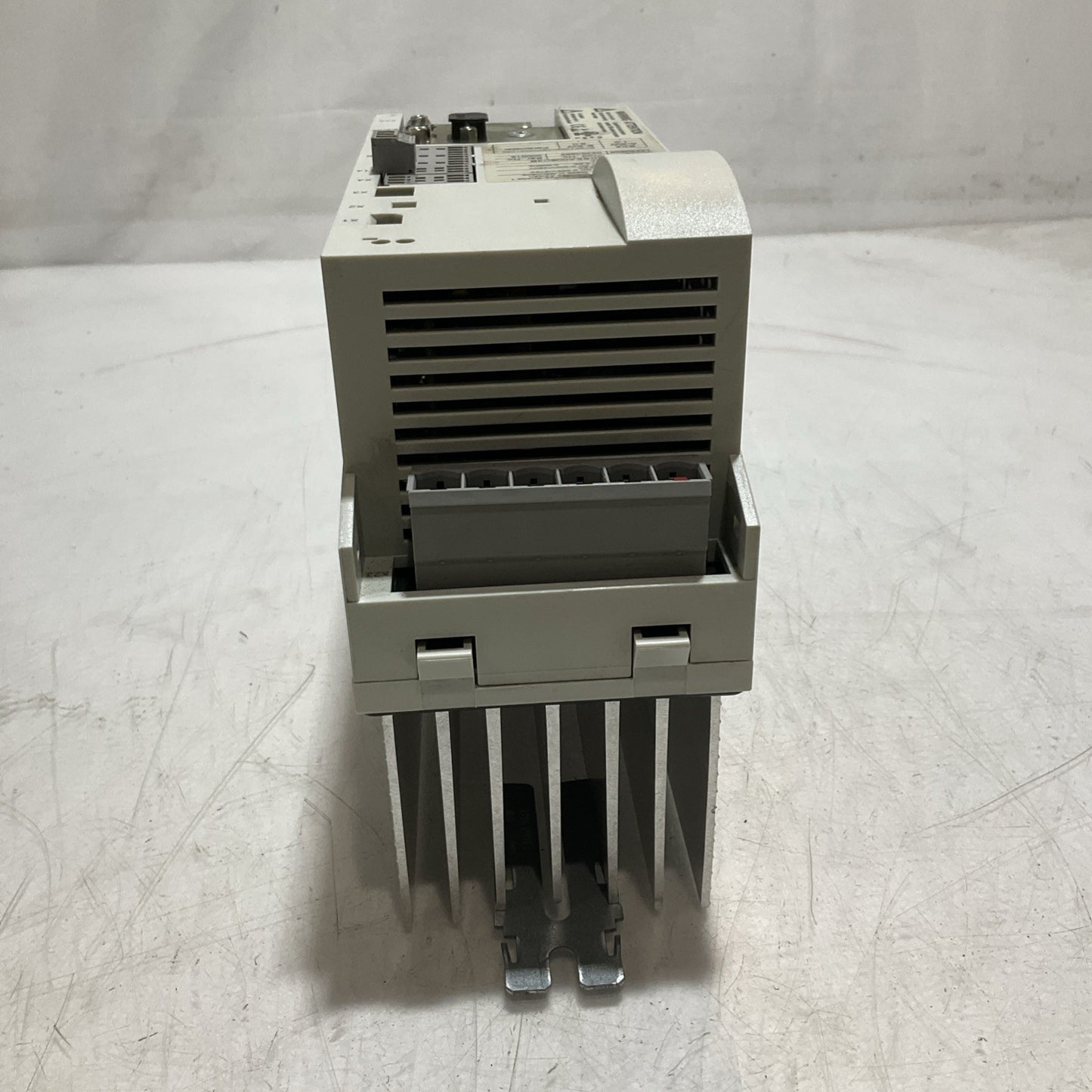 LENZE ECSEA008C4B DRIVE VARIABLE FREQUENCY CONTROLLER INVERTER XE25