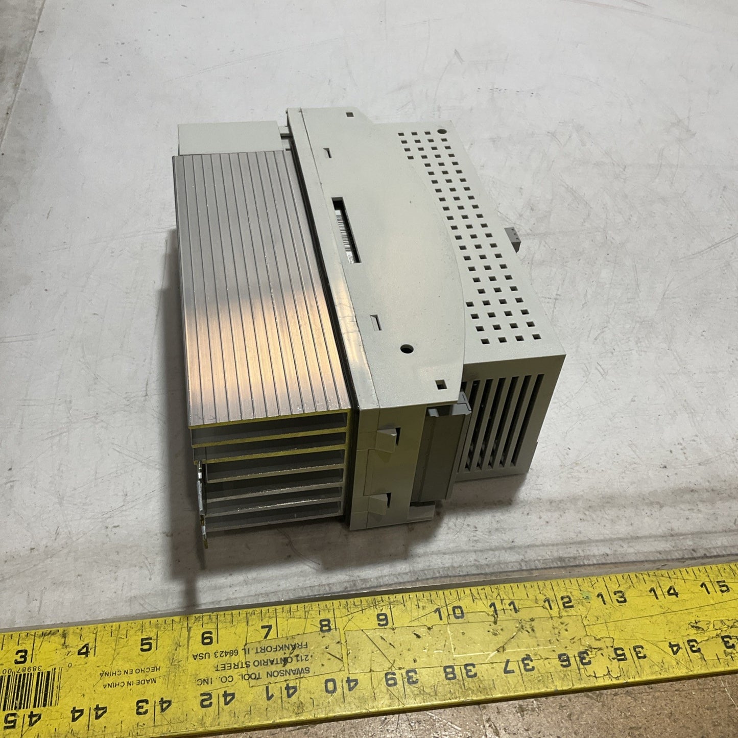 LENZE ECSEA008C4B DRIVE VARIABLE FREQUENCY CONTROLLER INVERTER XE25