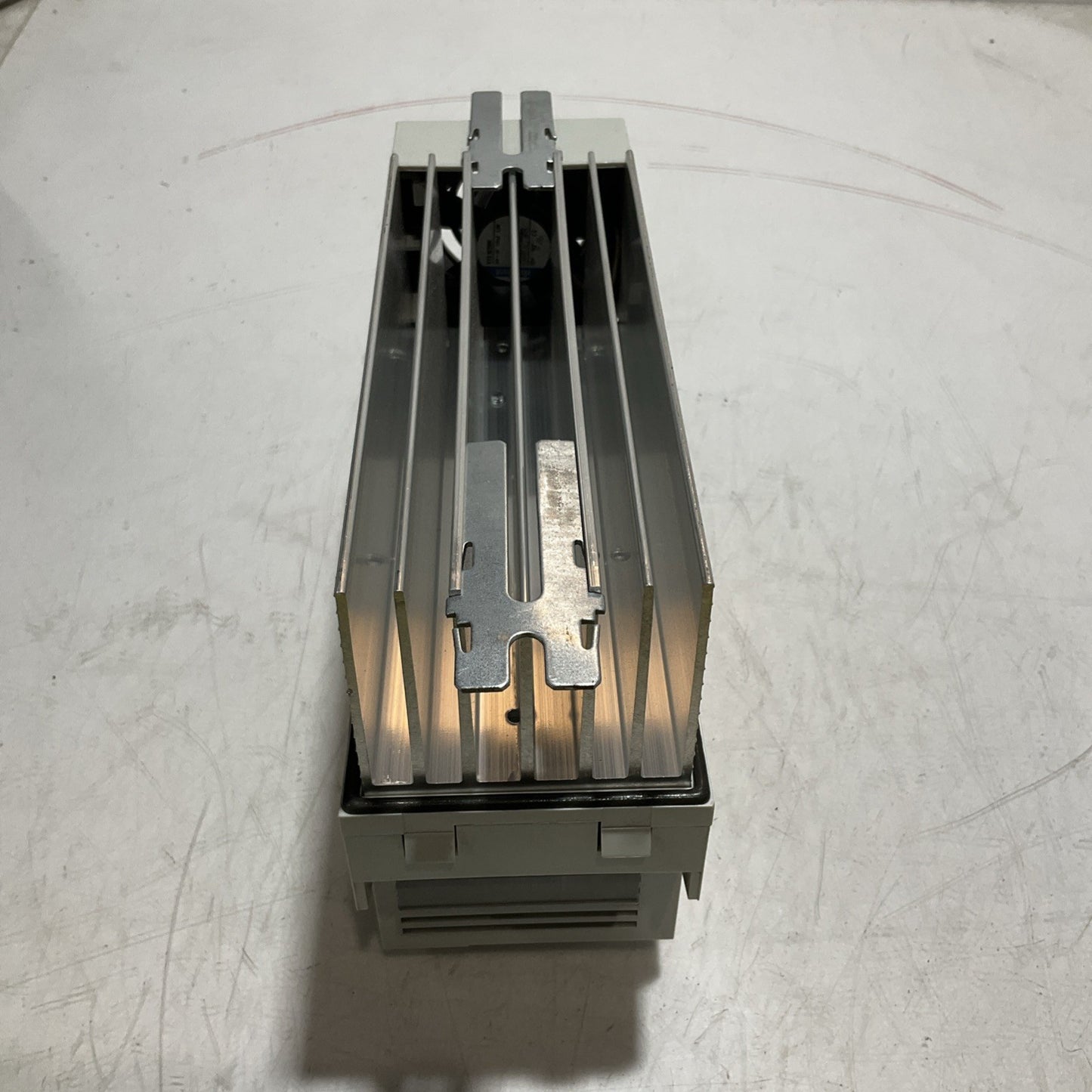 LENZE ECSEA008C4B DRIVE VARIABLE FREQUENCY CONTROLLER INVERTER XE25
