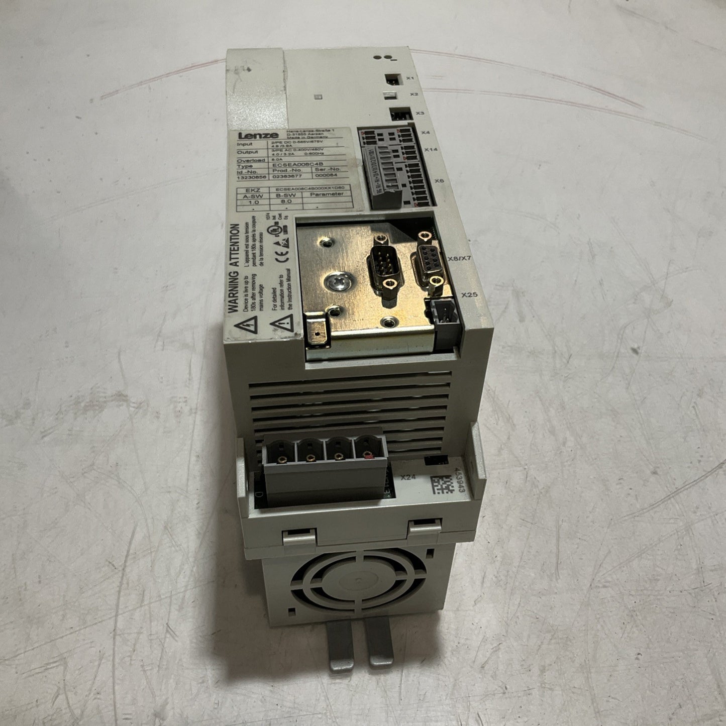 LENZE ECSEA008C4B DRIVE VARIABLE FREQUENCY CONTROLLER INVERTER XE25