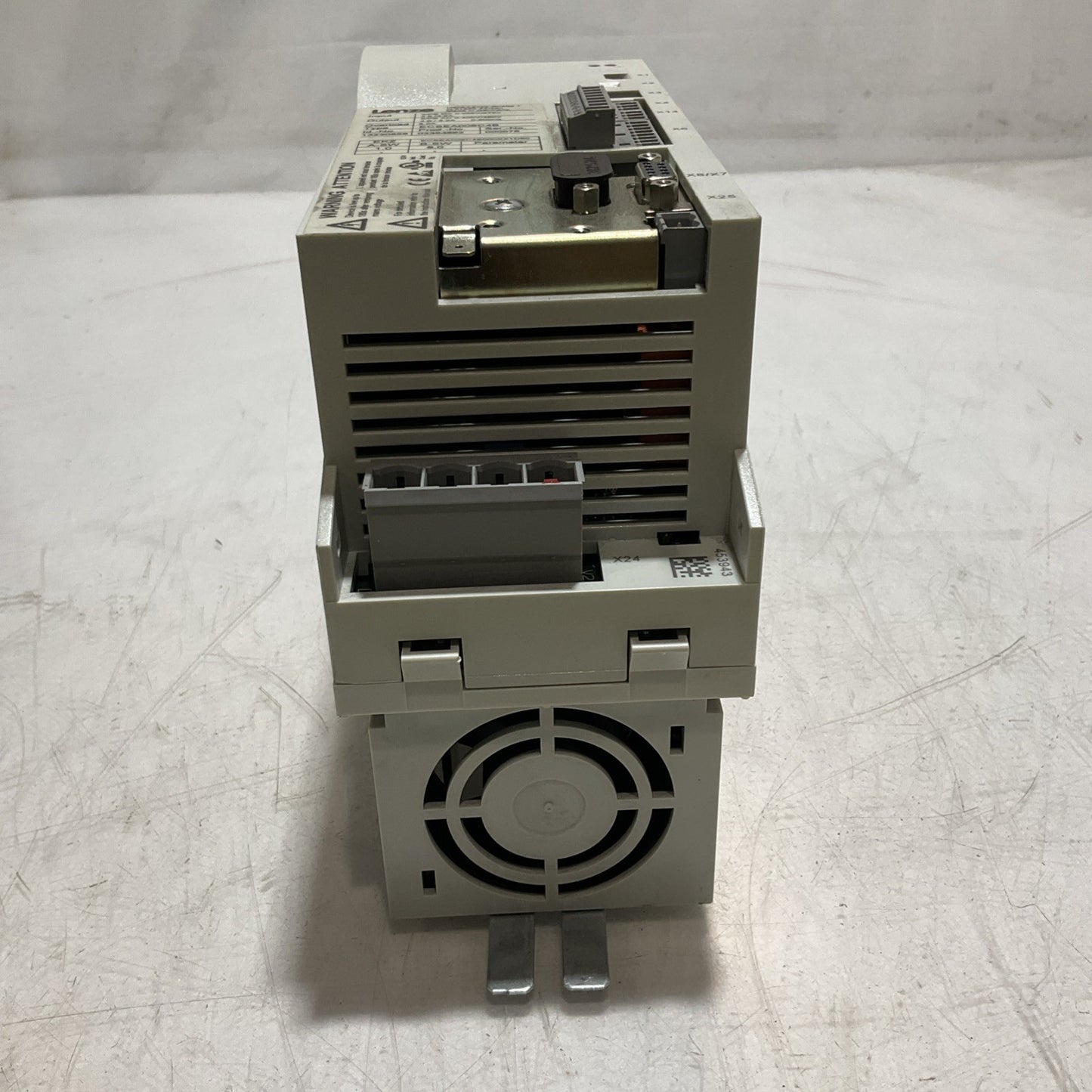 LENZE ECSEA008C4B DRIVE VARIABLE FREQUENCY CONTROLLER INVERTER XE25