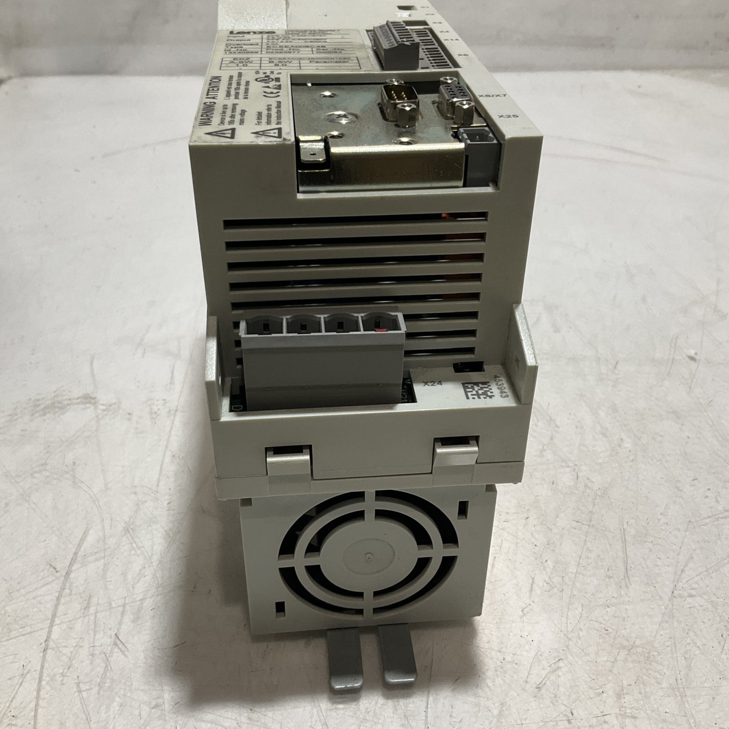 LENZE ECSEA008C4B DRIVE VARIABLE FREQUENCY CONTROLLER INVERTER XE25