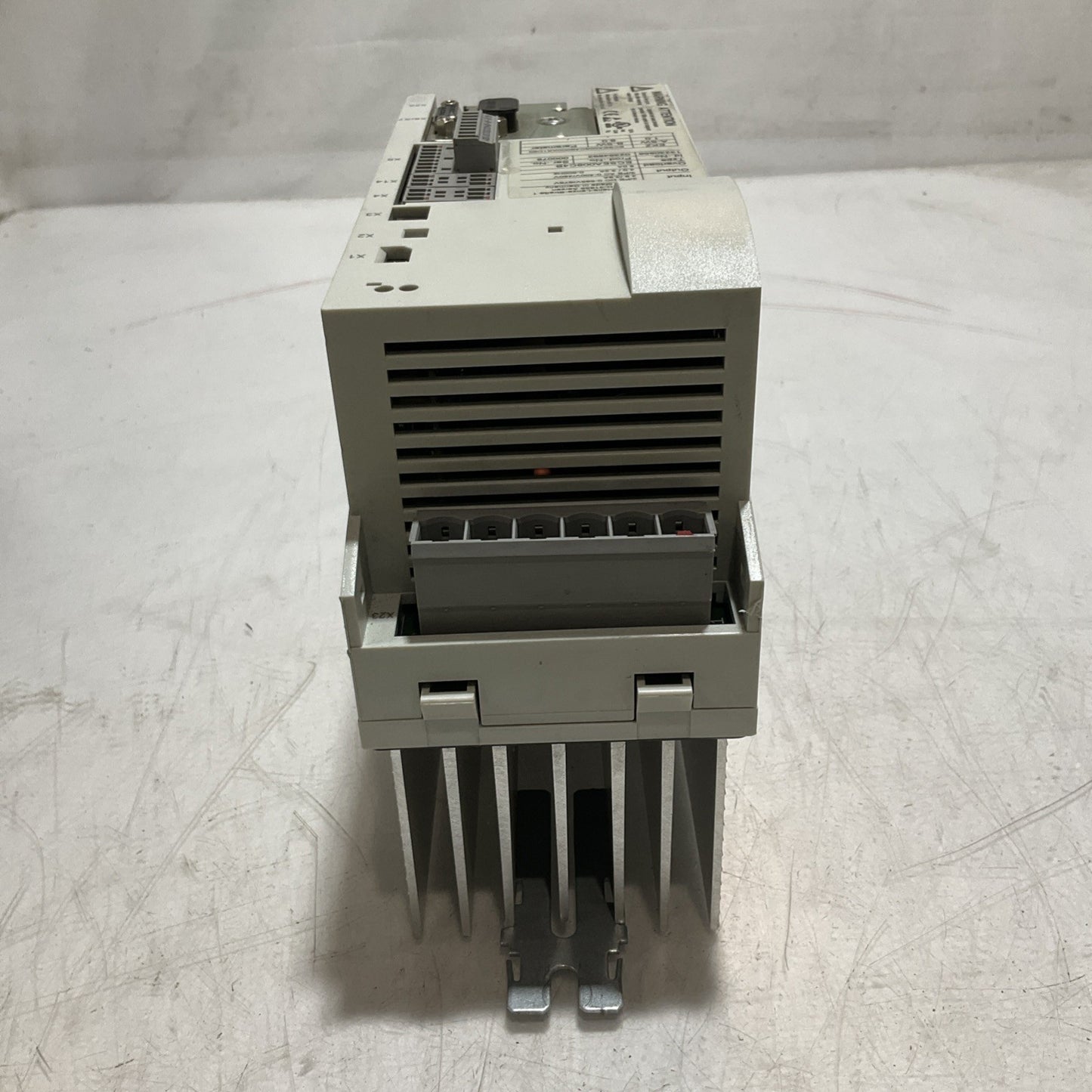 LENZE ECSEA008C4B DRIVE VARIABLE FREQUENCY CONTROLLER INVERTER XE25