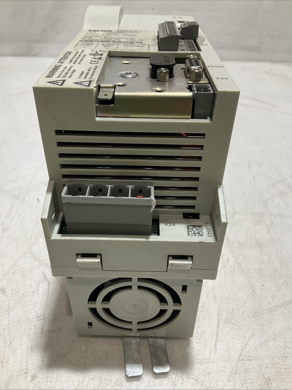 LENZE ECSEA008C4B DRIVE VARIABLE FREQUENCY CONTROLLER INVERTER XE25