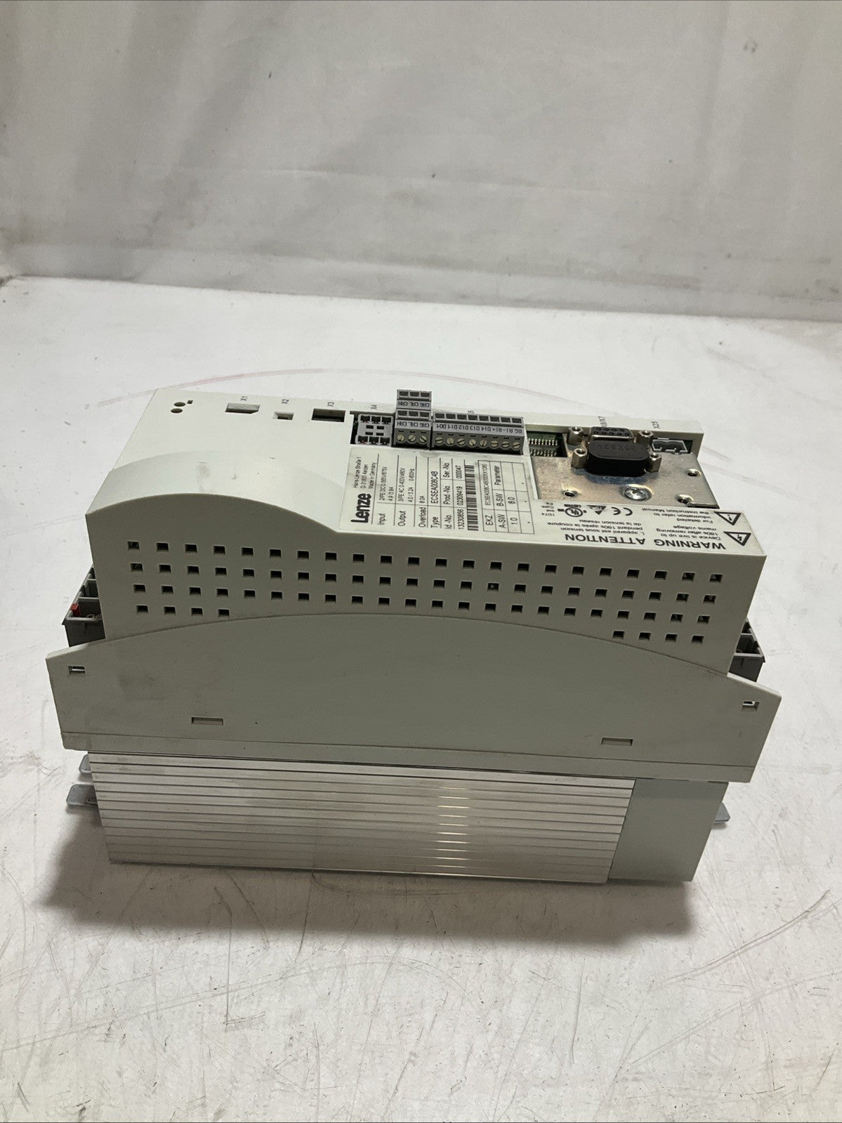 LENZE ECSEA008C4B DRIVE VARIABLE FREQUENCY CONTROLLER INVERTER XE25