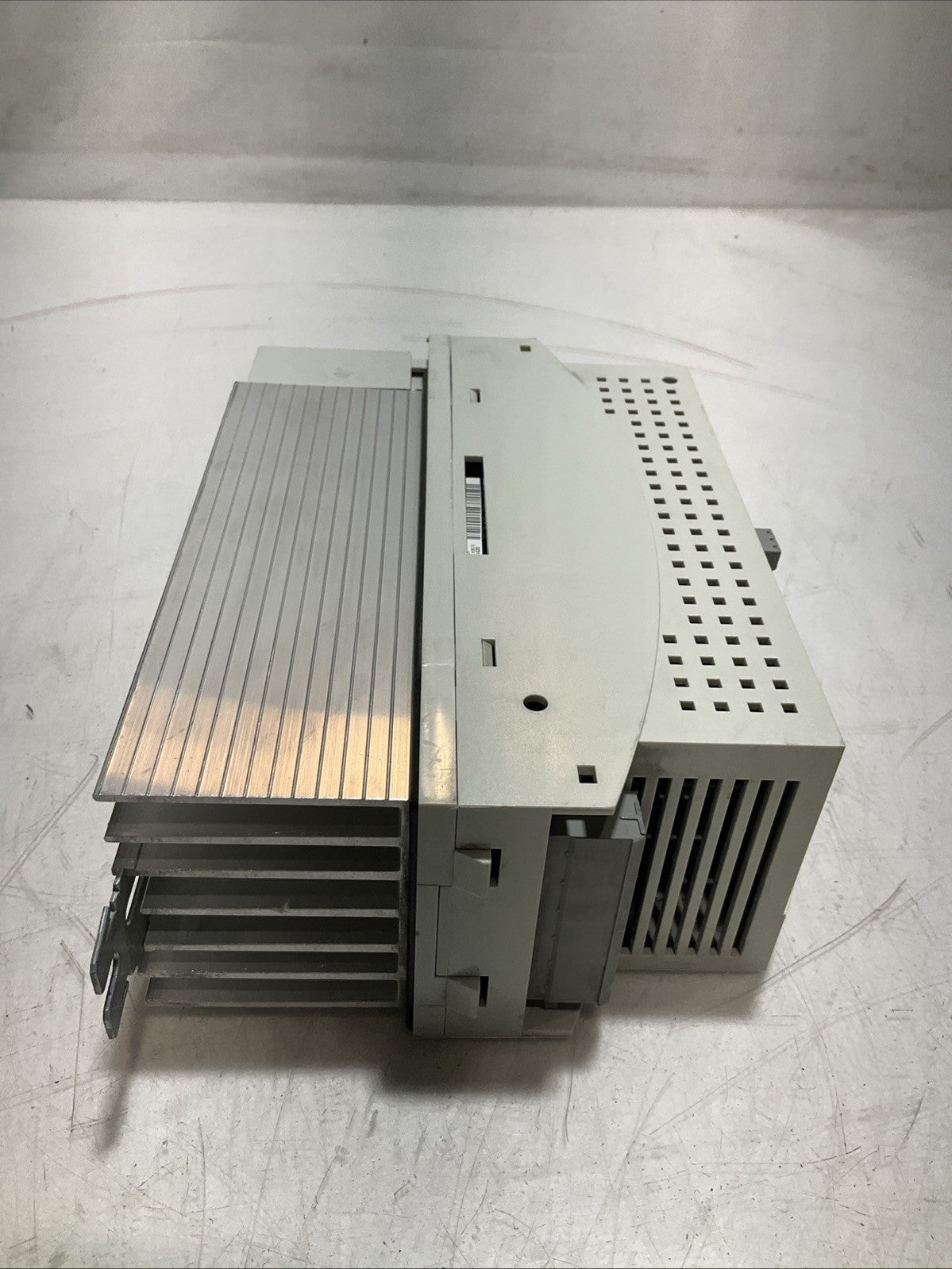 LENZE ECSEA008C4B DRIVE VARIABLE FREQUENCY CONTROLLER INVERTER XE25