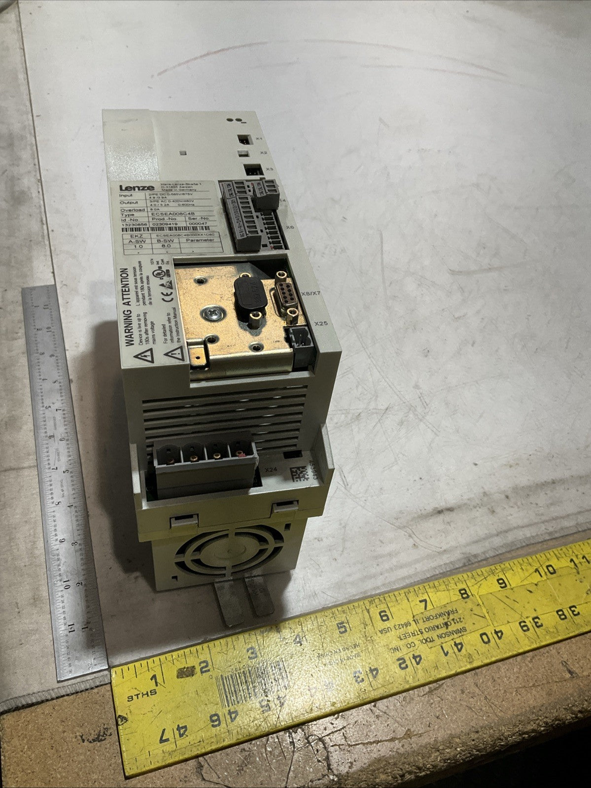 LENZE ECSEA008C4B DRIVE VARIABLE FREQUENCY CONTROLLER INVERTER XE25