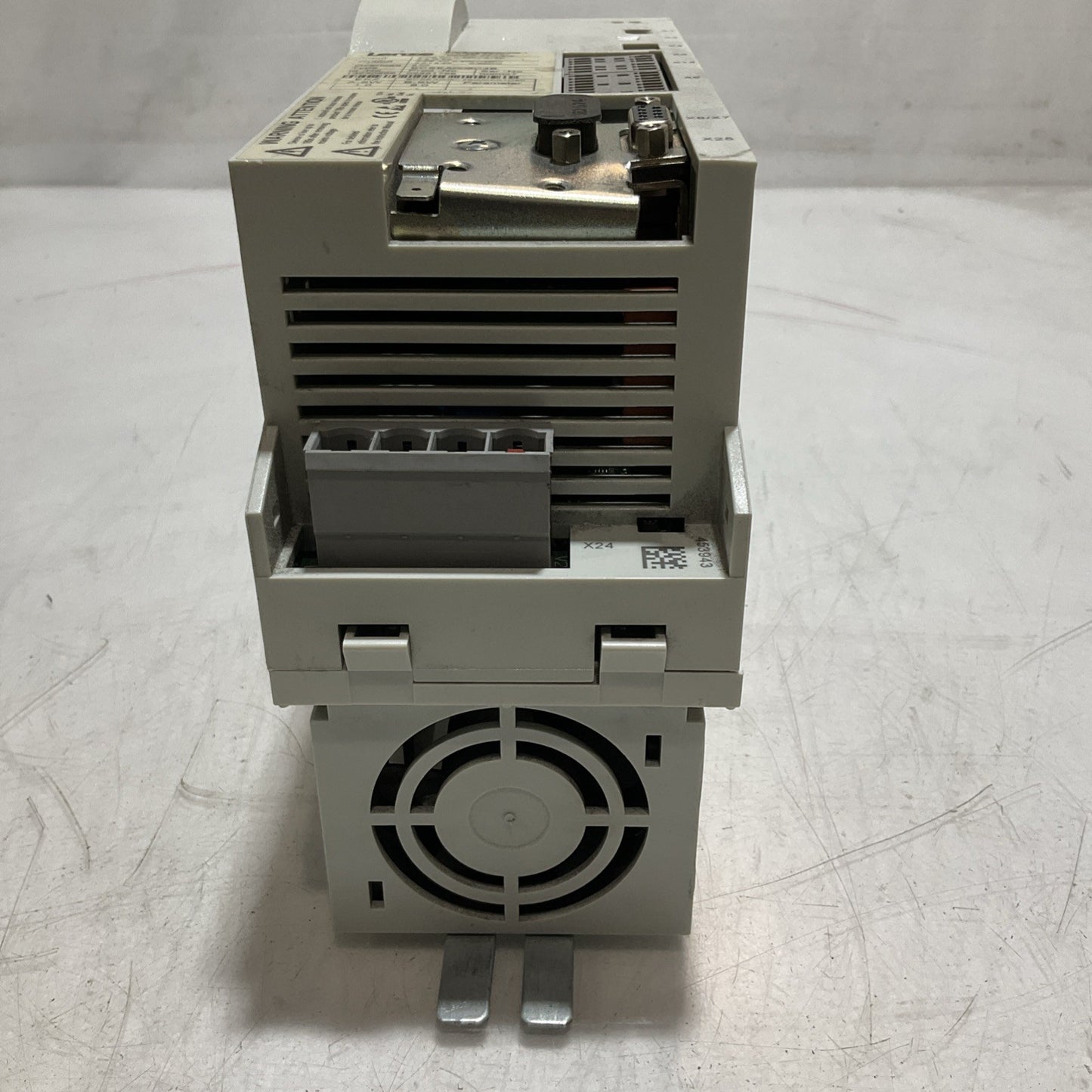 LENZE ECSEA008C4B DRIVE VARIABLE FREQUENCY CONTROLLER INVERTER XE25