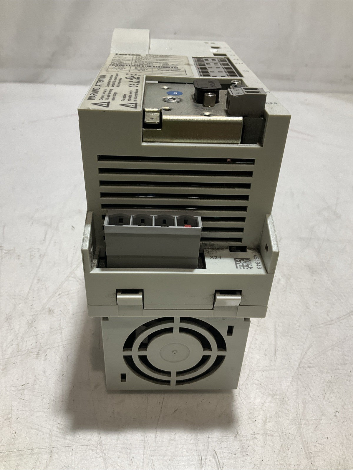 LENZE ECSEA008C4B DRIVE VARIABLE FREQUENCY CONTROLLER INVERTER XE25
