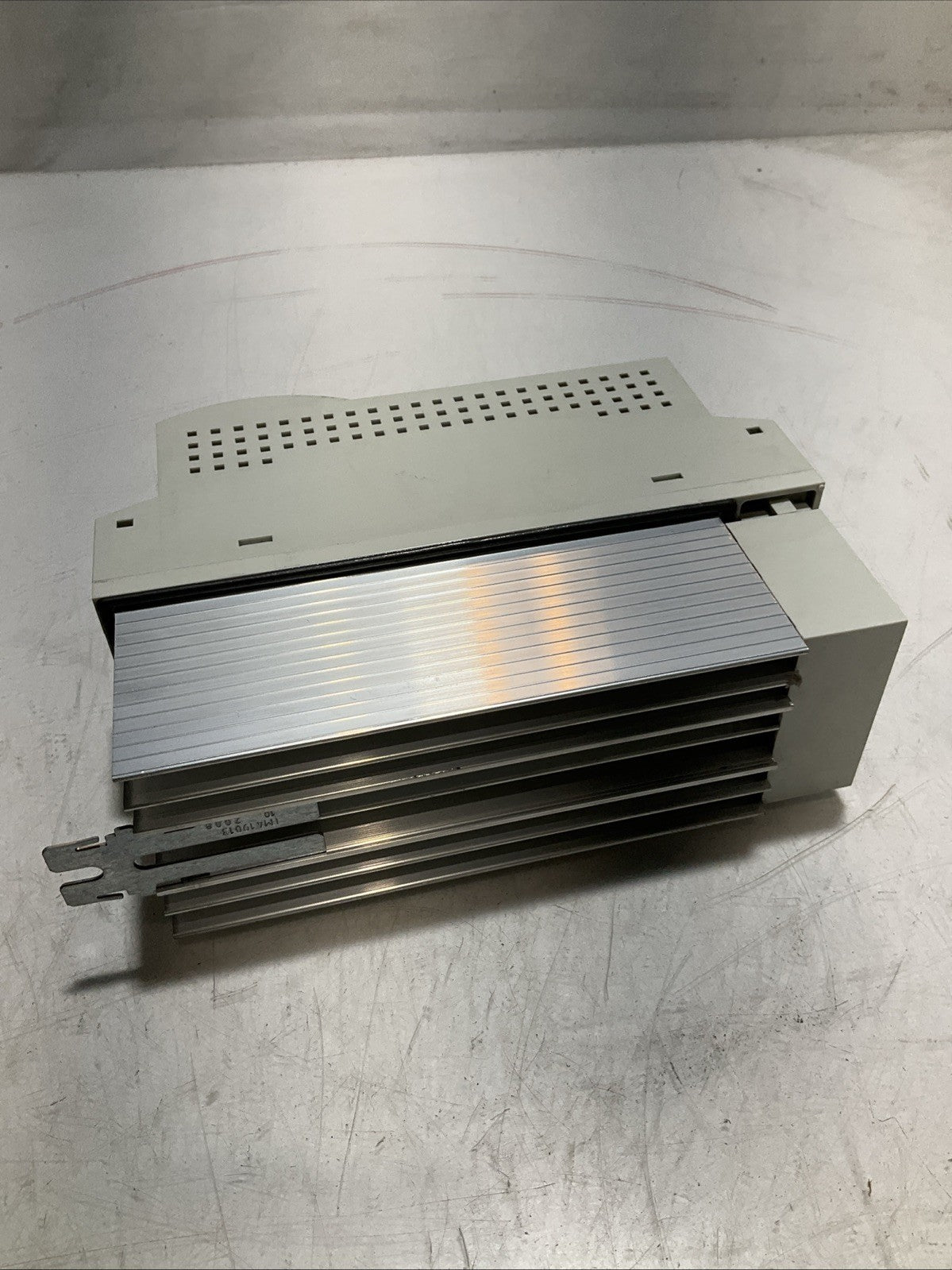 LENZE ECSEA008C4B DRIVE VARIABLE FREQUENCY CONTROLLER INVERTER XE25