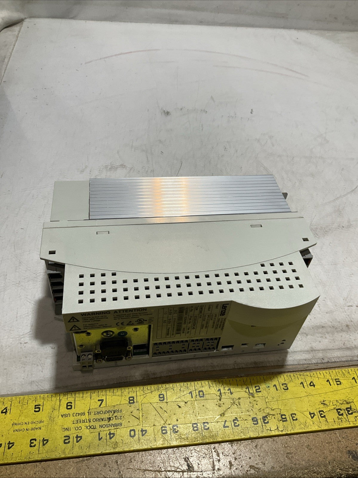 LENZE ECSEA008C4B DRIVE VARIABLE FREQUENCY CONTROLLER INVERTER XE25