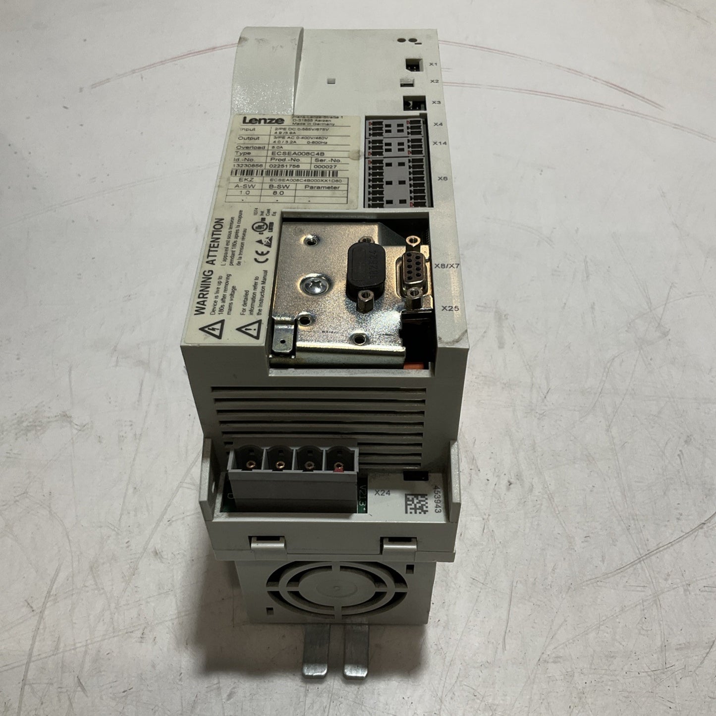 LENZE ECSEA008C4B DRIVE VARIABLE FREQUENCY CONTROLLER INVERTER XE25