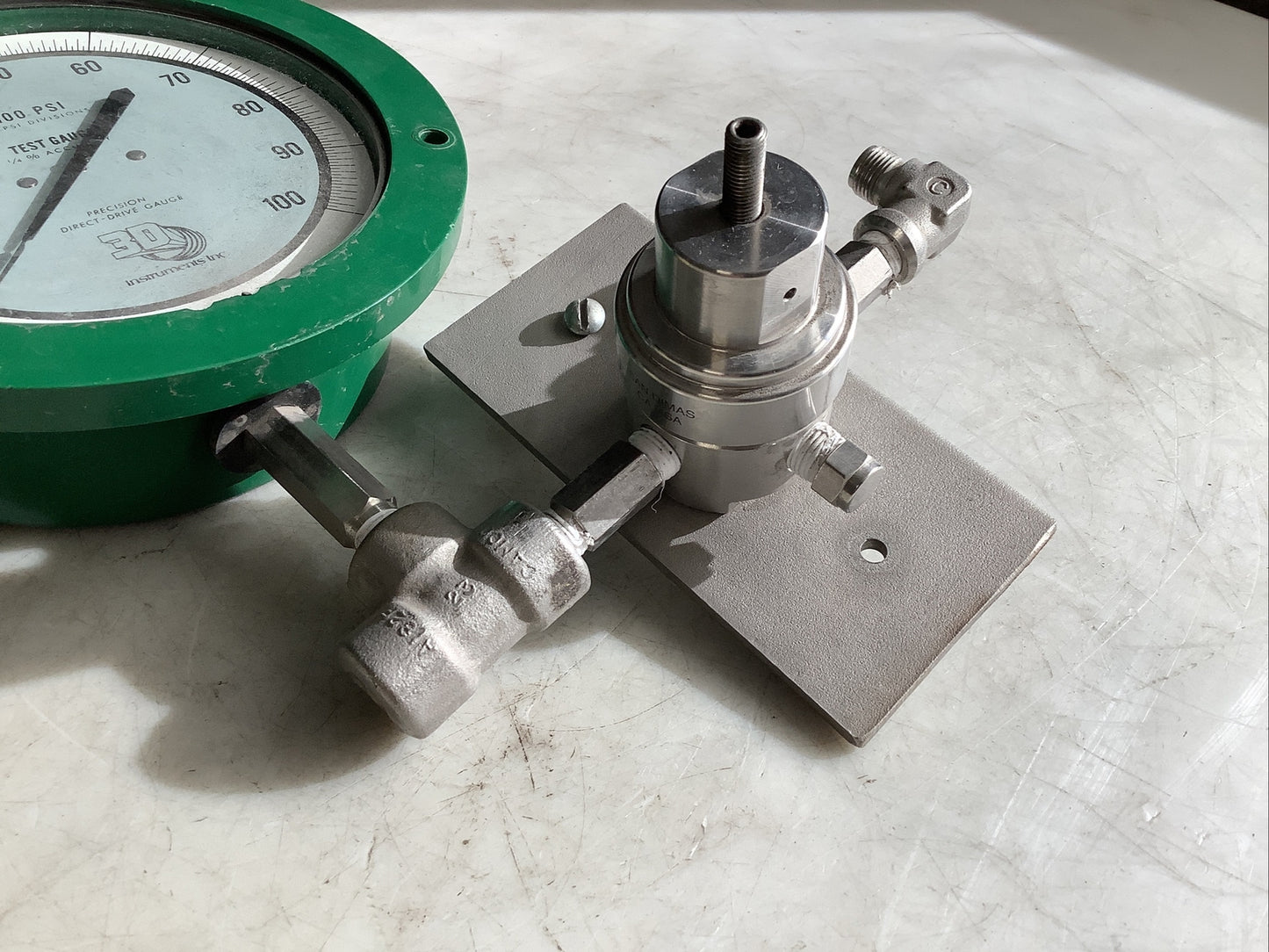 3D INSTRUMENTS 545-23A PRESSURE GAUGE 0-100PSI W/ GO 102850-B REGULATOR 476