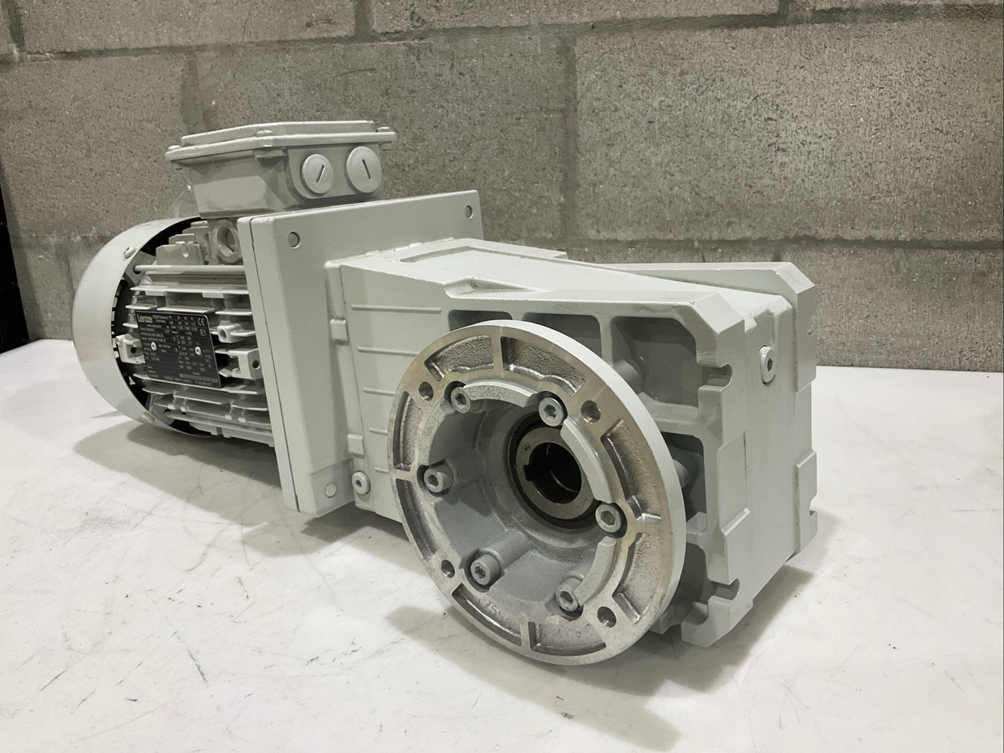 LENZE GKR05-2M HAK 090C32 MDEMAXX 090-32 BEVEL GEAR MOTOR U3S