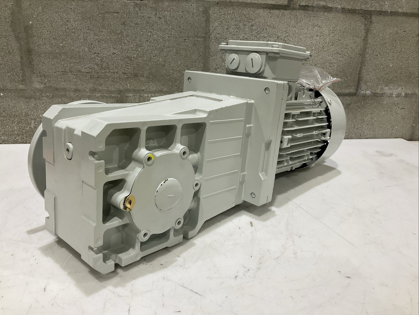 LENZE GKR05-2M HAK 090C32 MDEMAXX 090-32 BEVEL GEAR MOTOR U3S