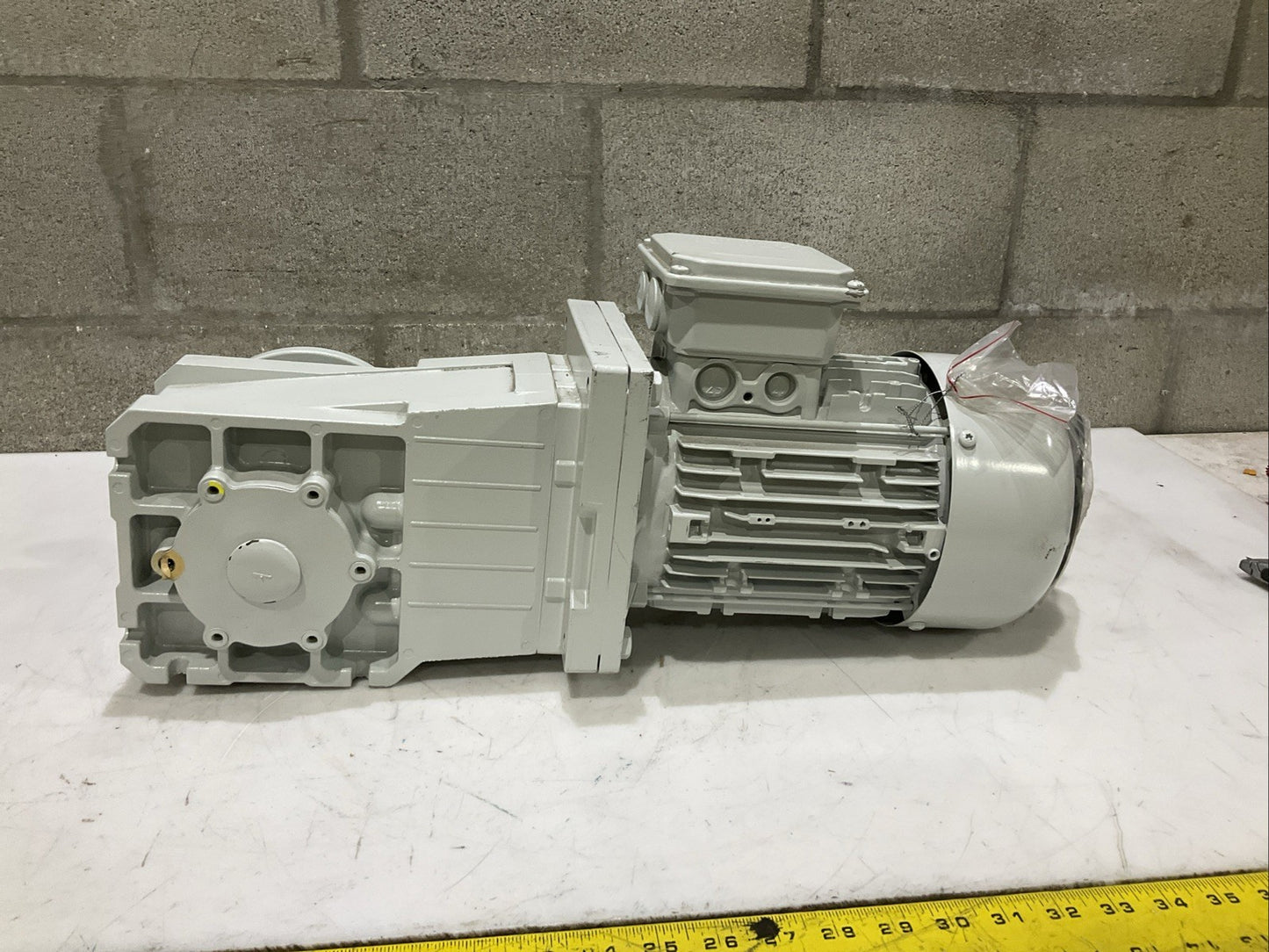 LENZE GKR05-2M HAK 090C32 MDEMAXX 090-32 BEVEL GEAR MOTOR U3S