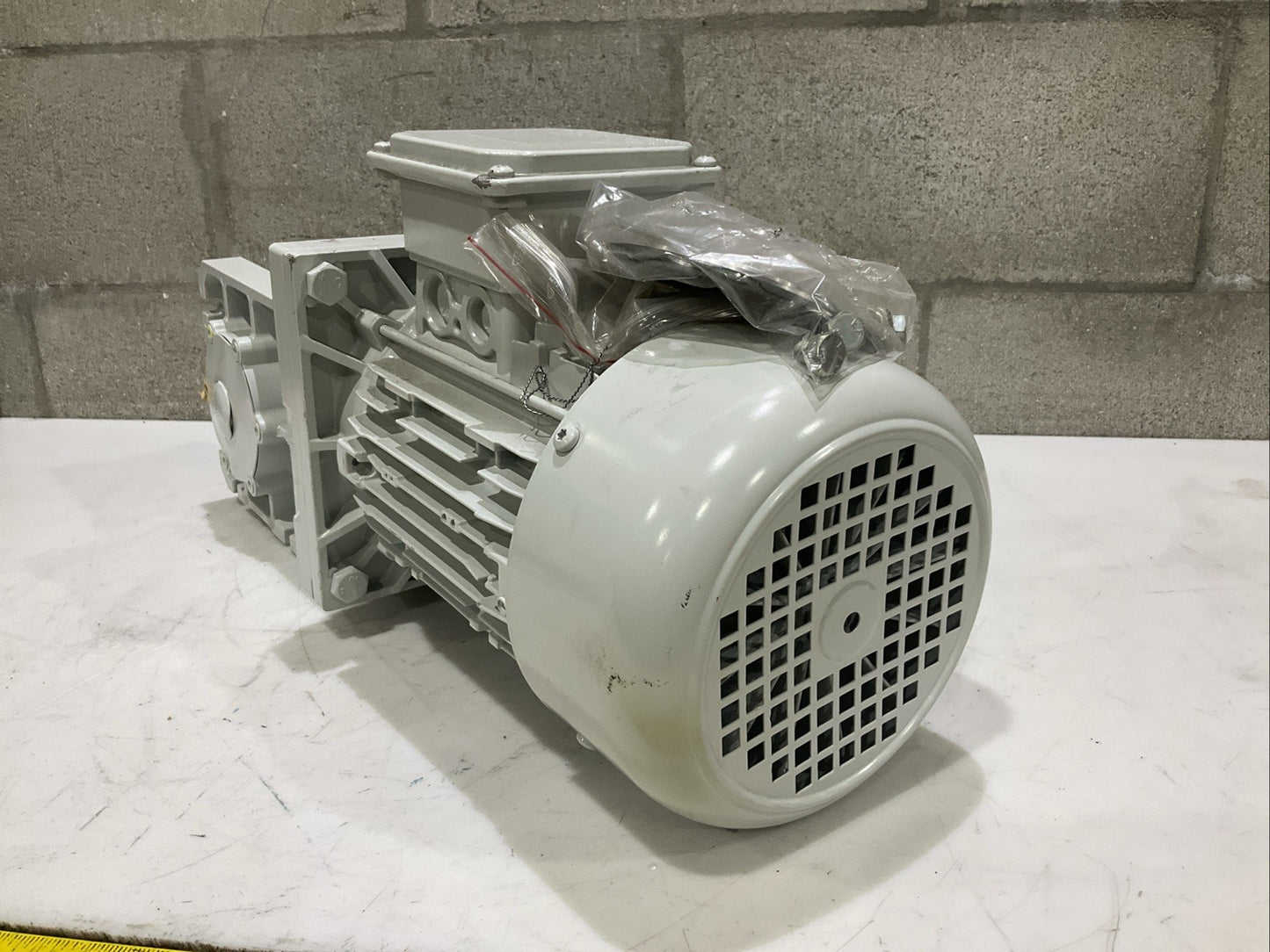 LENZE GKR05-2M HAK 090C32 MDEMAXX 090-32 BEVEL GEAR MOTOR U3S