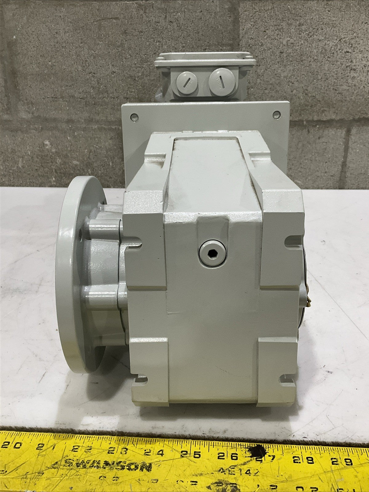LENZE GKR05-2M HAK 090C32 MDEMAXX 090-32 BEVEL GEAR MOTOR U3S