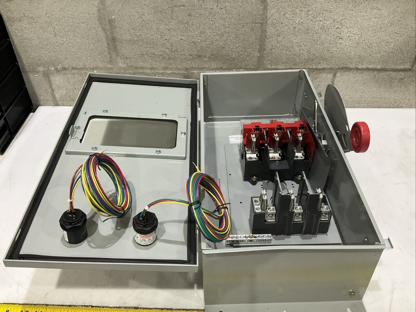 EATON DH363FDKW 2GVM HEAVY DUTY SAFETY SWITCH 100A 600 3 POLE U3S
