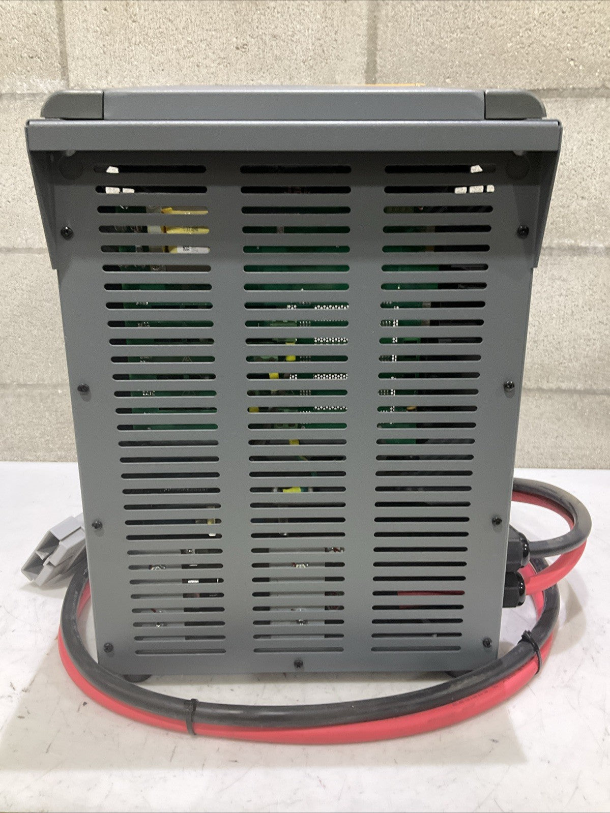 ENERSYS EI3-HL-4Y IMPAQ FORKLIFT L-A FORKLIFT BATTERY CHARGER 480V 50/60HZ (NEW)