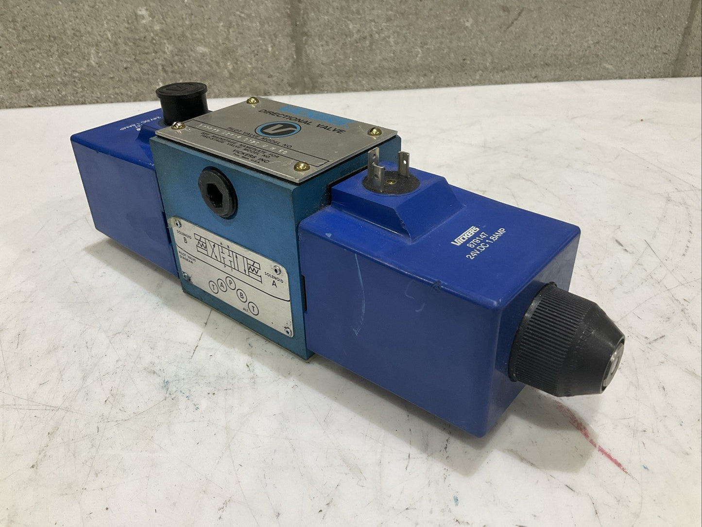 VICKERS 879239 DG4S4 0120 U H 60 SOLENOID DIRECTIONAL VALVE 87917 25VDC 1.8A Z2M