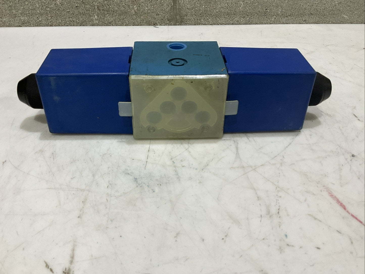 VICKERS 879239 DG4S4 0120 U H 60 SOLENOID DIRECTIONAL VALVE 87917 25VDC 1.8A Z2M