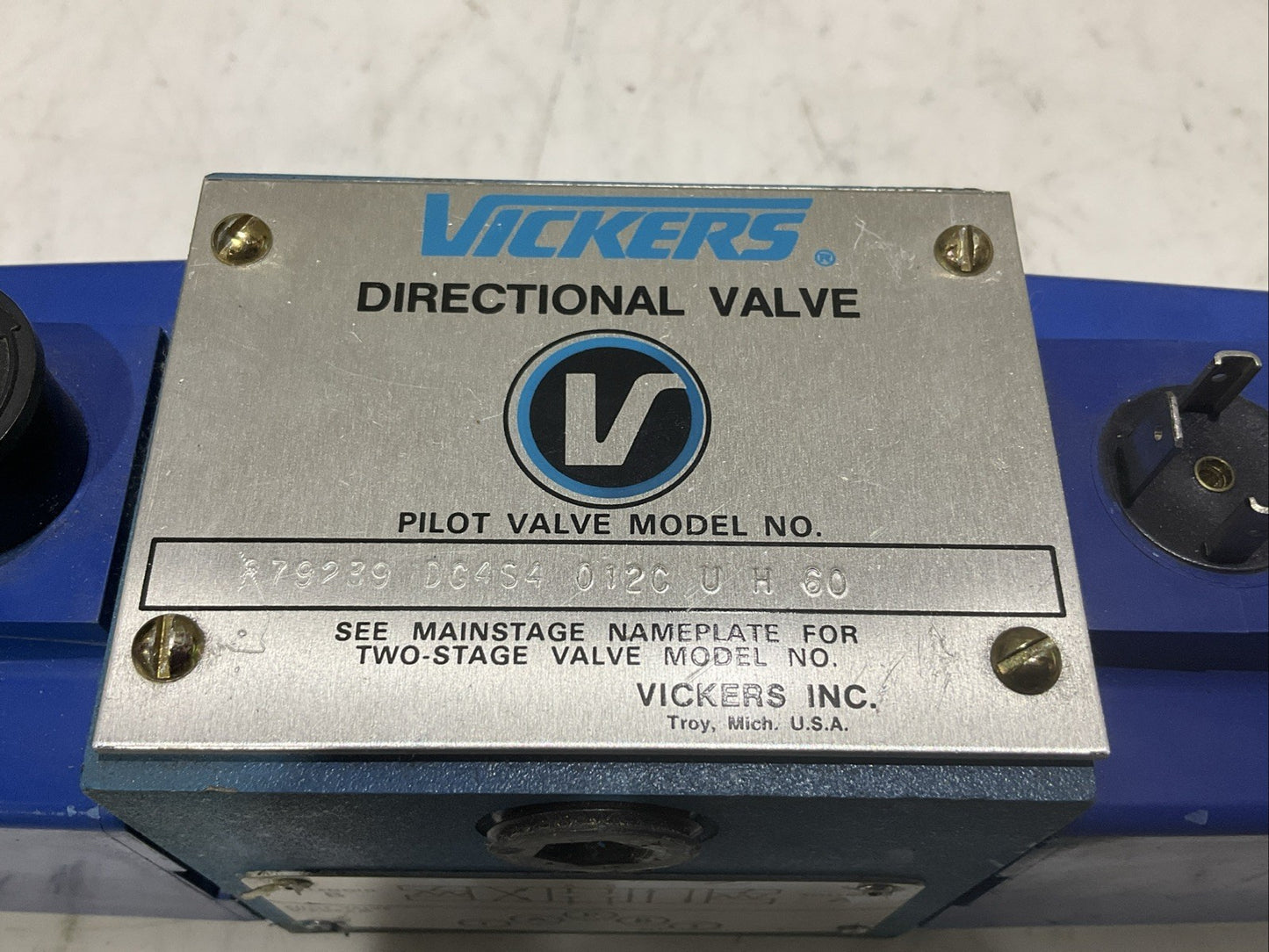 VICKERS 879239 DG4S4 0120 U H 60 SOLENOID DIRECTIONAL VALVE 87917 25VDC 1.8A Z2M