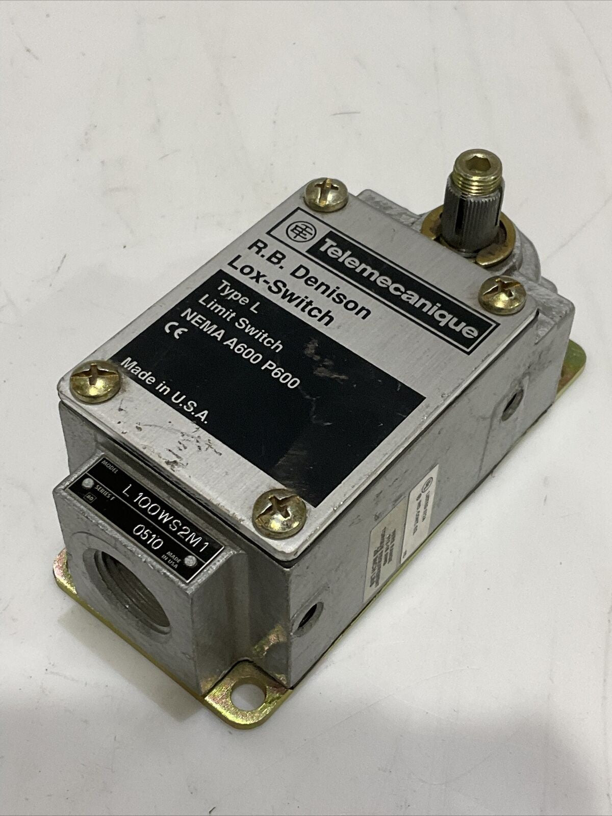 TELEMECANIQUE L100WS2M1 KIMIT SWITCH TYPE L 479