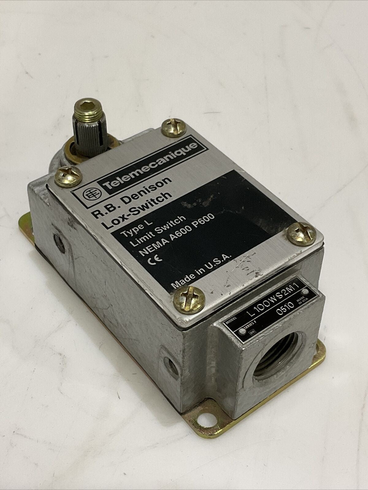 TELEMECANIQUE L100WS2M1 KIMIT SWITCH TYPE L 479
