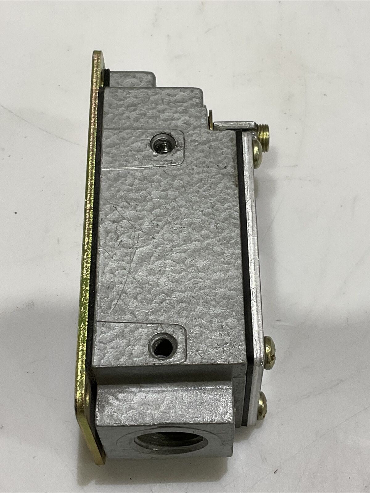 TELEMECANIQUE L100WS2M1 KIMIT SWITCH TYPE L 479