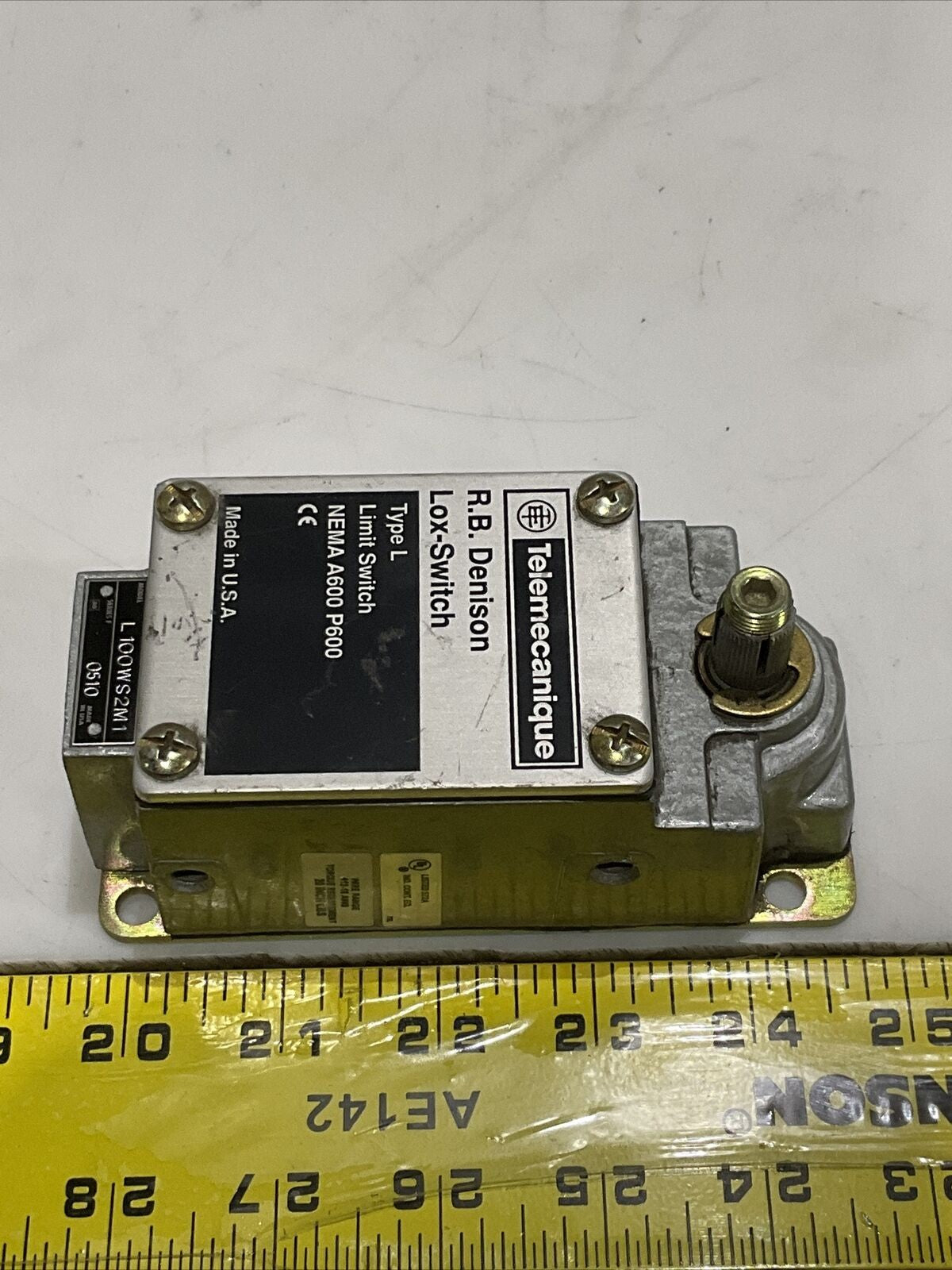 TELEMECANIQUE L100WS2M1 KIMIT SWITCH TYPE L 479