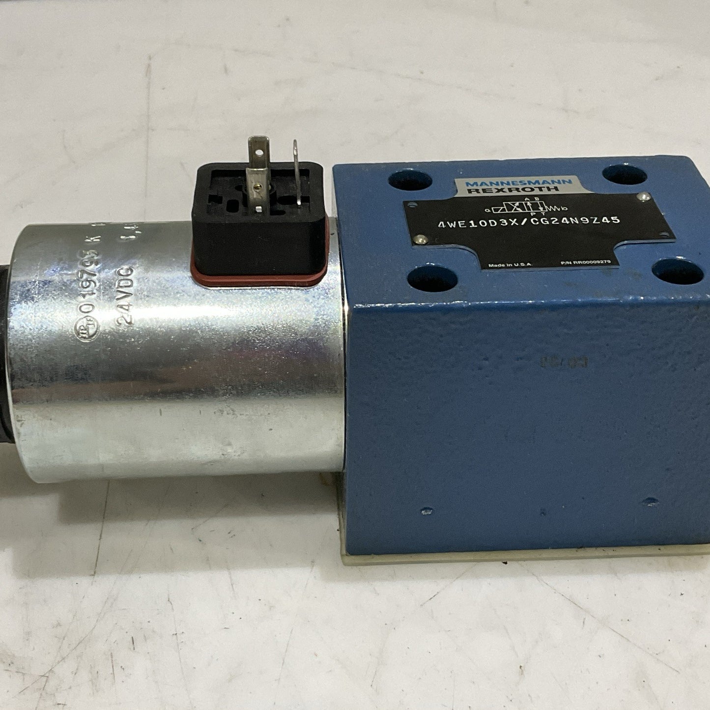 MANNESMANN REXROTH 4WE10D3X/CG24N9Z45 RR00009279 DIRECTIONAL SPOOL VALVE Z2M