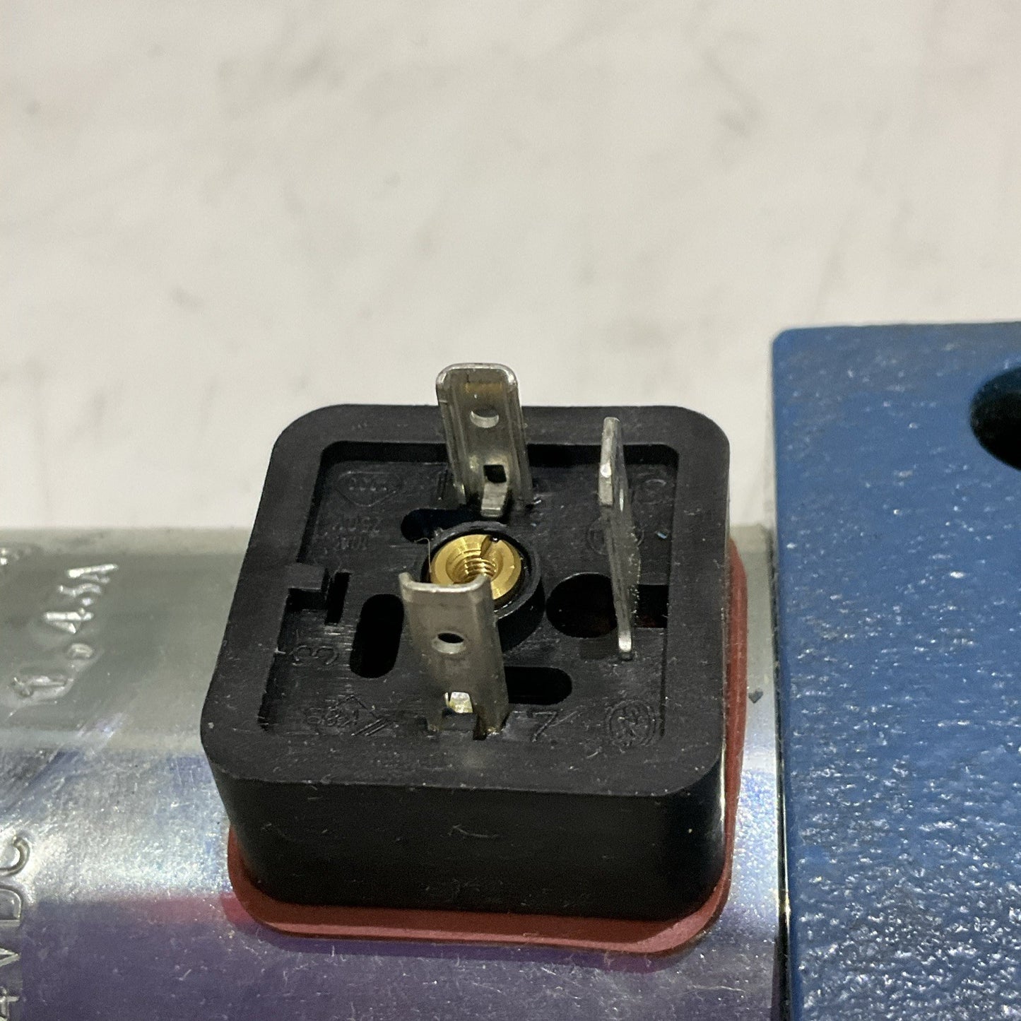 MANNESMANN REXROTH 4WE10D3X/CG24N9Z45 RR00009279 DIRECTIONAL SPOOL VALVE Z2M