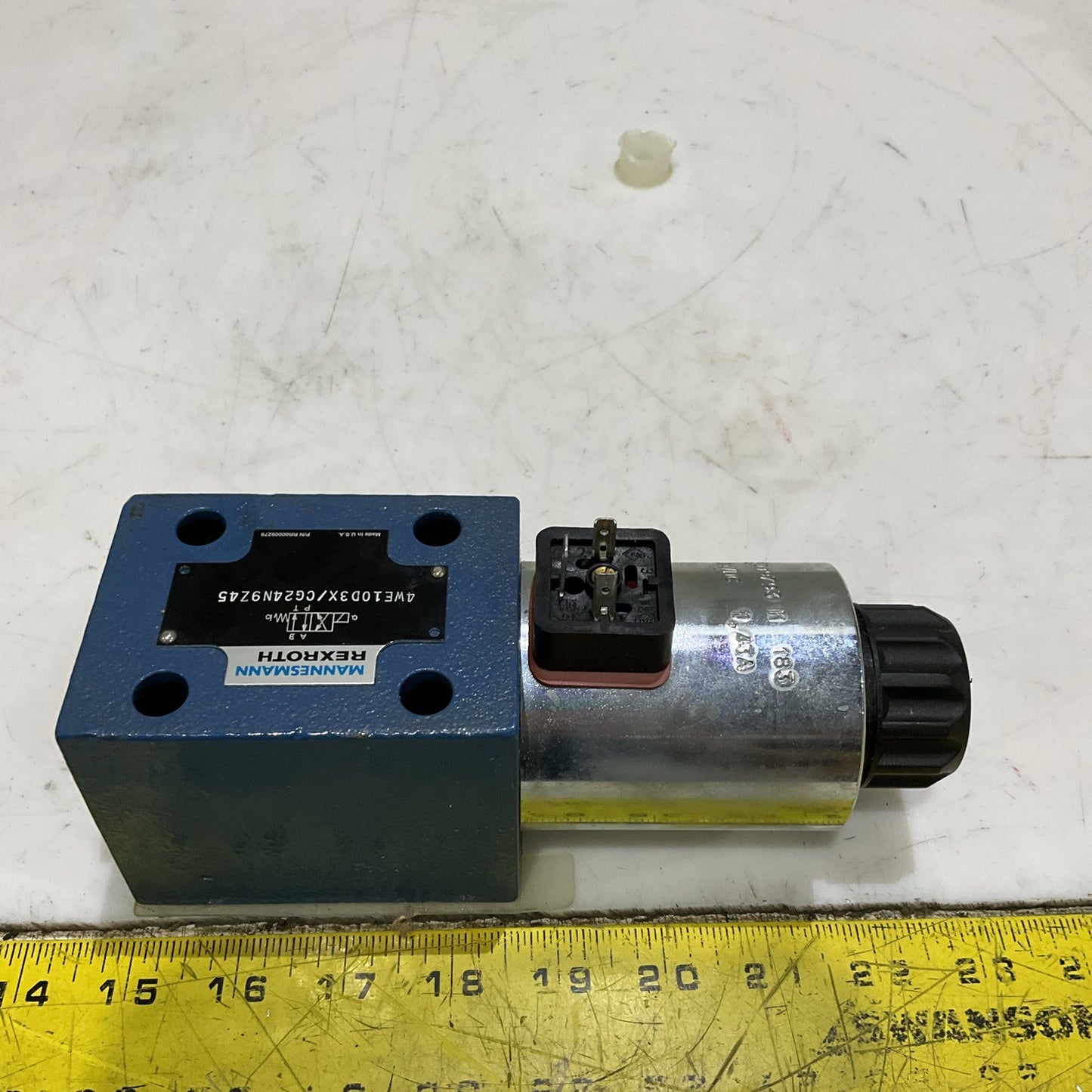MANNESMANN REXROTH 4WE10D3X/CG24N9Z45 RR00009279 DIRECTIONAL SPOOL VALVE Z2M