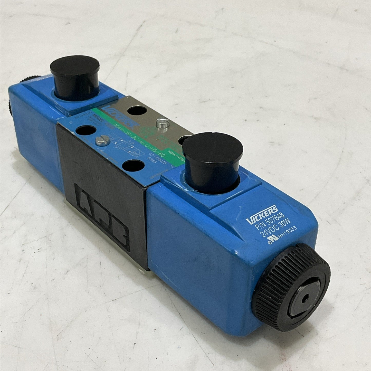VICKERS DG4V-3S-2C-ZUM-U-H5-60 SOLENOID DIRECTIONAL VALVE Z2M
