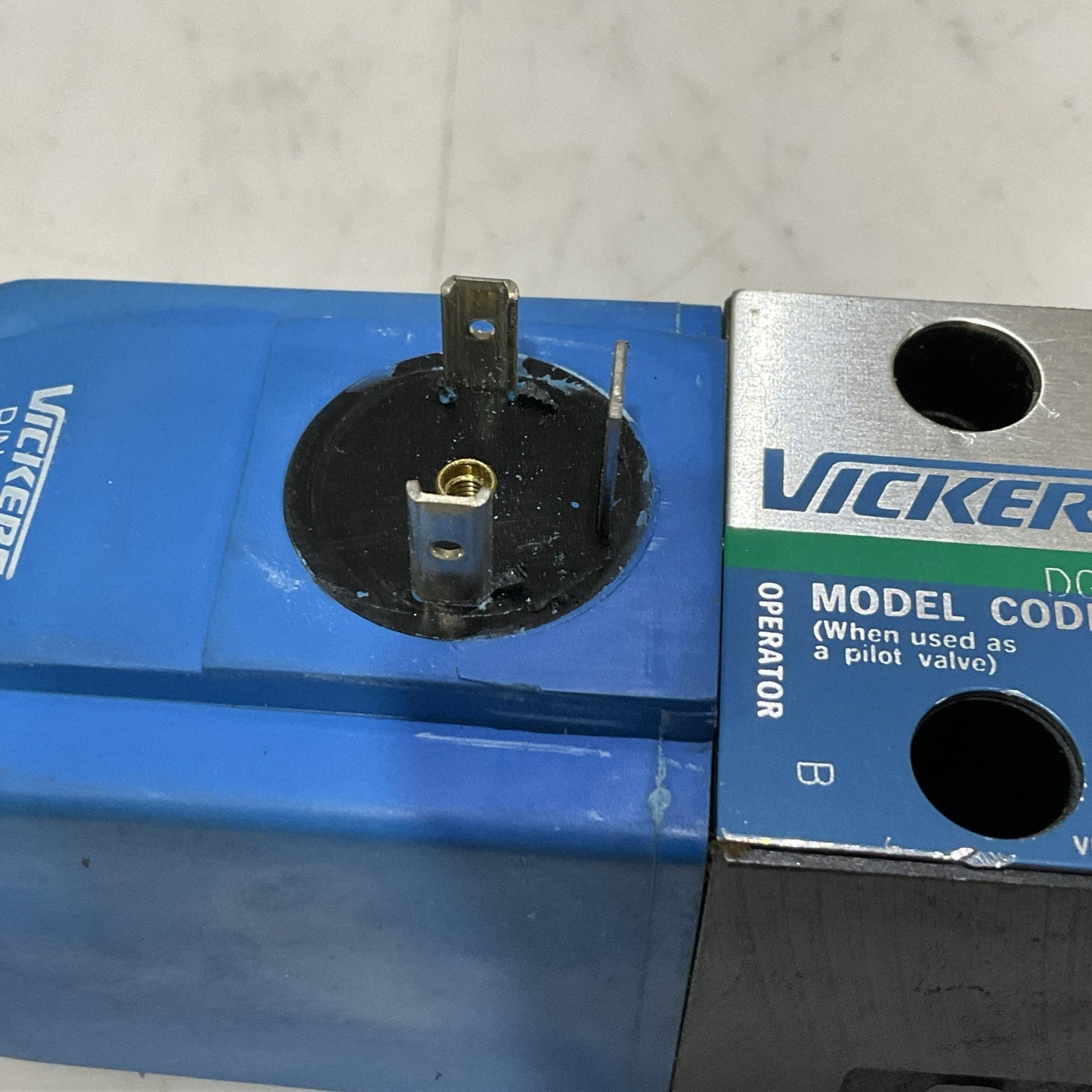 VICKERS DG4V-3S-2C-ZUM-U-H5-60 SOLENOID DIRECTIONAL VALVE Z2M