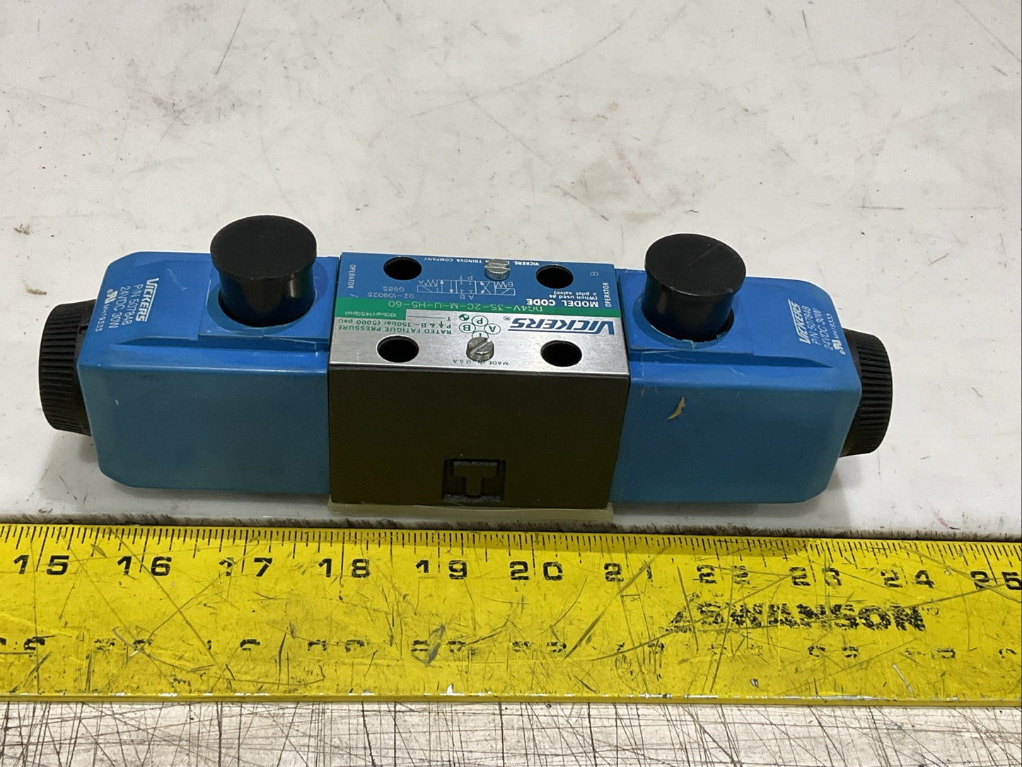 VICKERS DG4V-3S-2C-ZUM-U-H5-60 SOLENOID DIRECTIONAL VALVE Z2M
