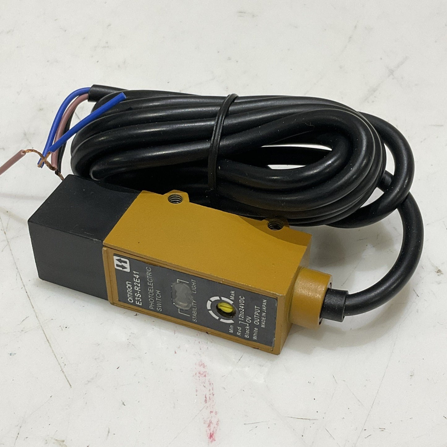 OMRON E3S-R2E41 PHOTOELECTRIC SWITCH 24 VDC Z2M