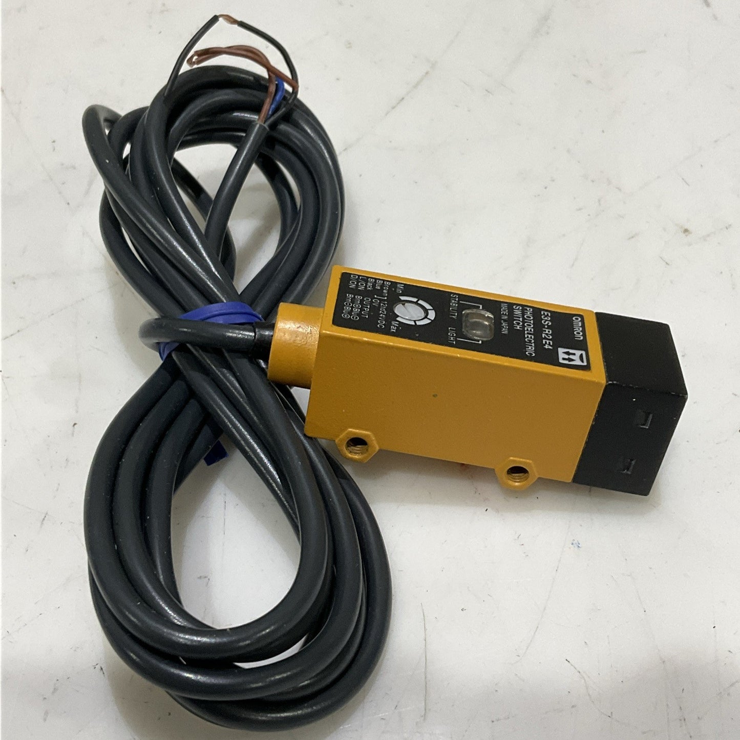 OMRON E3S-R2E4 PHOTOELECTRIC SWITCH 24 VDC Z2M