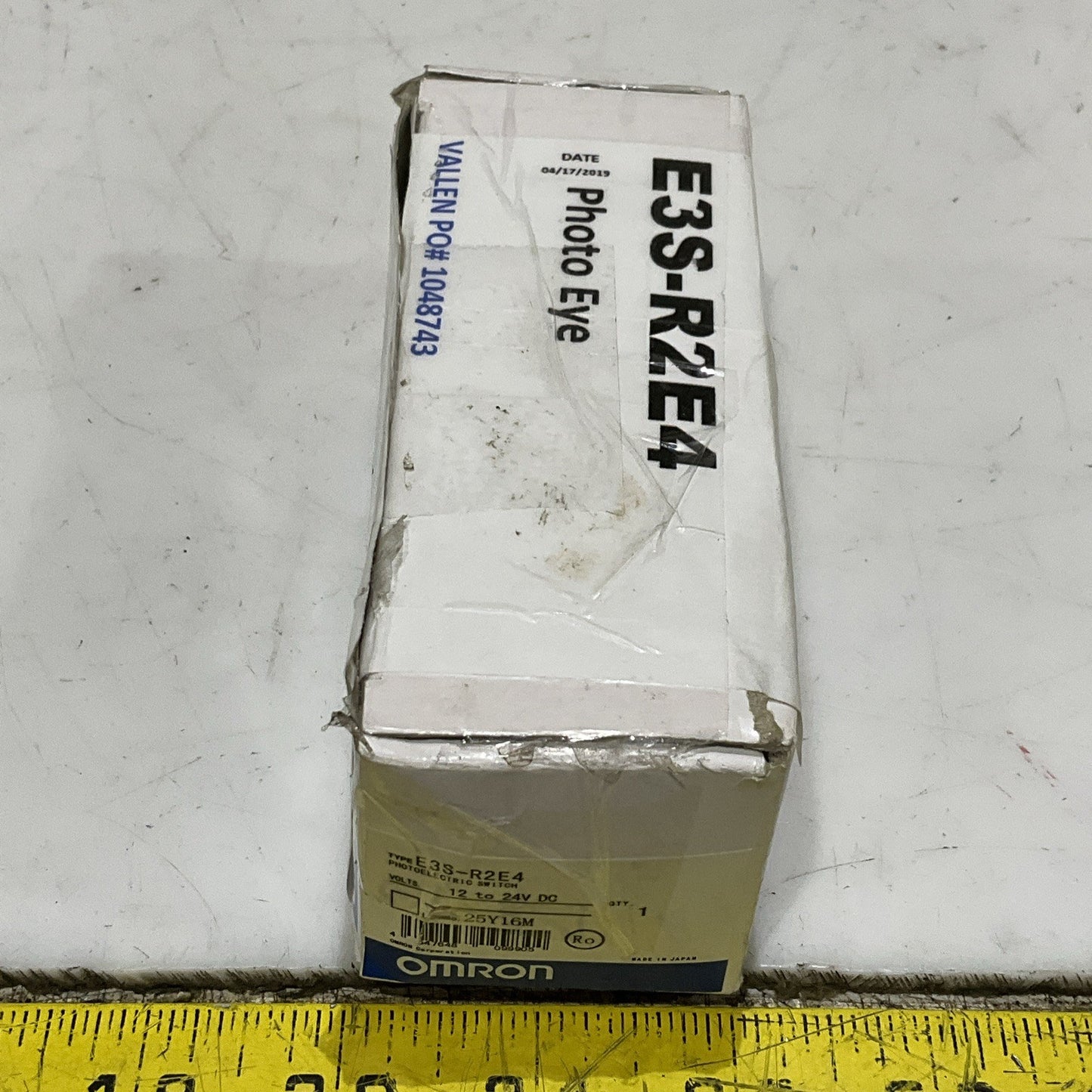 OMRON E3S-R2E4 PHOTOELECTRIC SWITCH 24 VDC Z2M