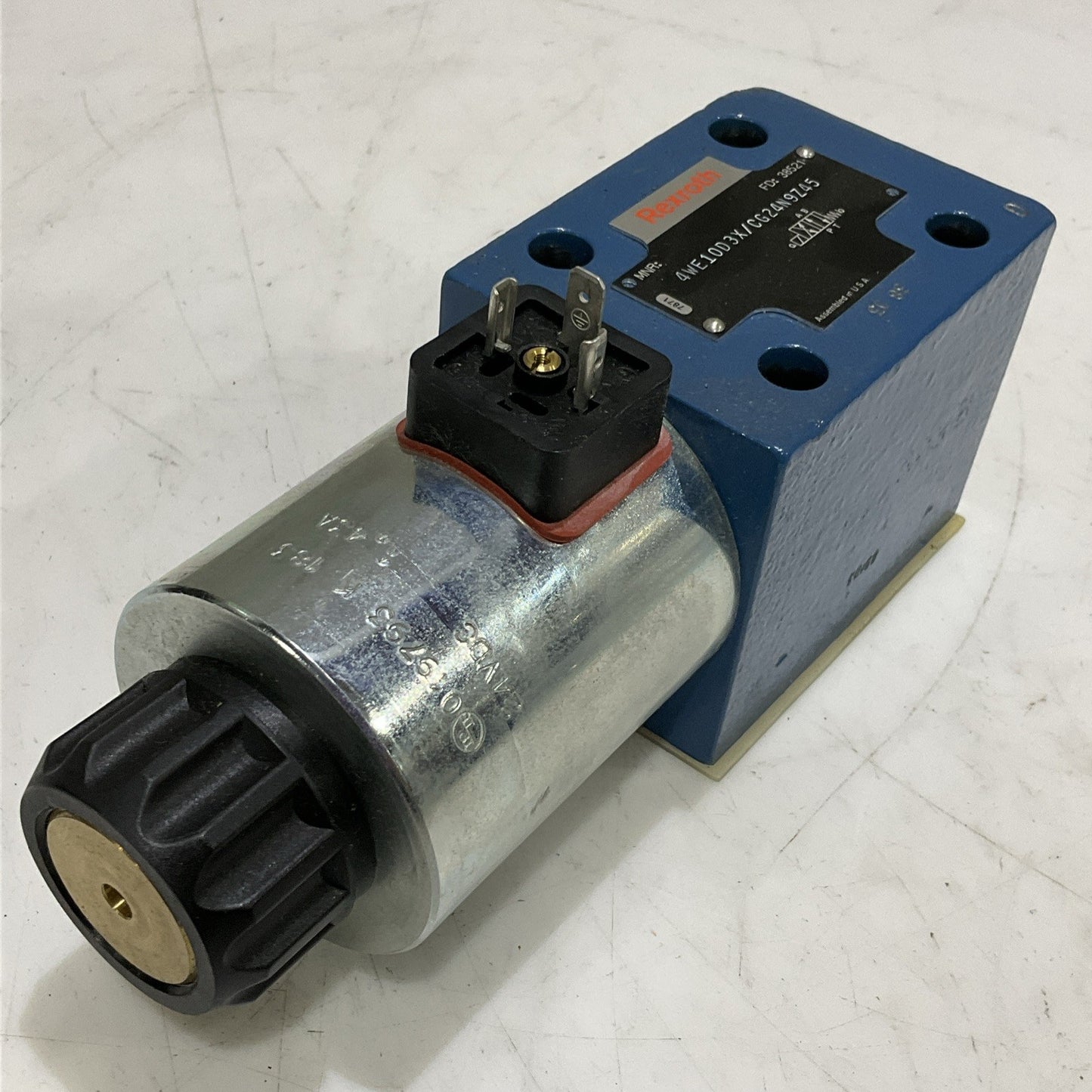 REXROTH 4WE10D3X/CG24N9Z45 DIRECTIONAL SPOOL VALVE 38521 019793 K 185 Z2M