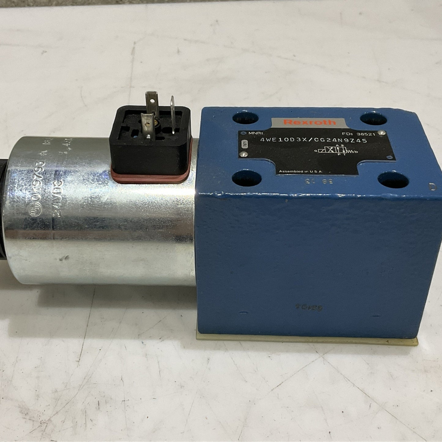 REXROTH 4WE10D3X/CG24N9Z45 DIRECTIONAL SPOOL VALVE 38521 019793 K 185 Z2M