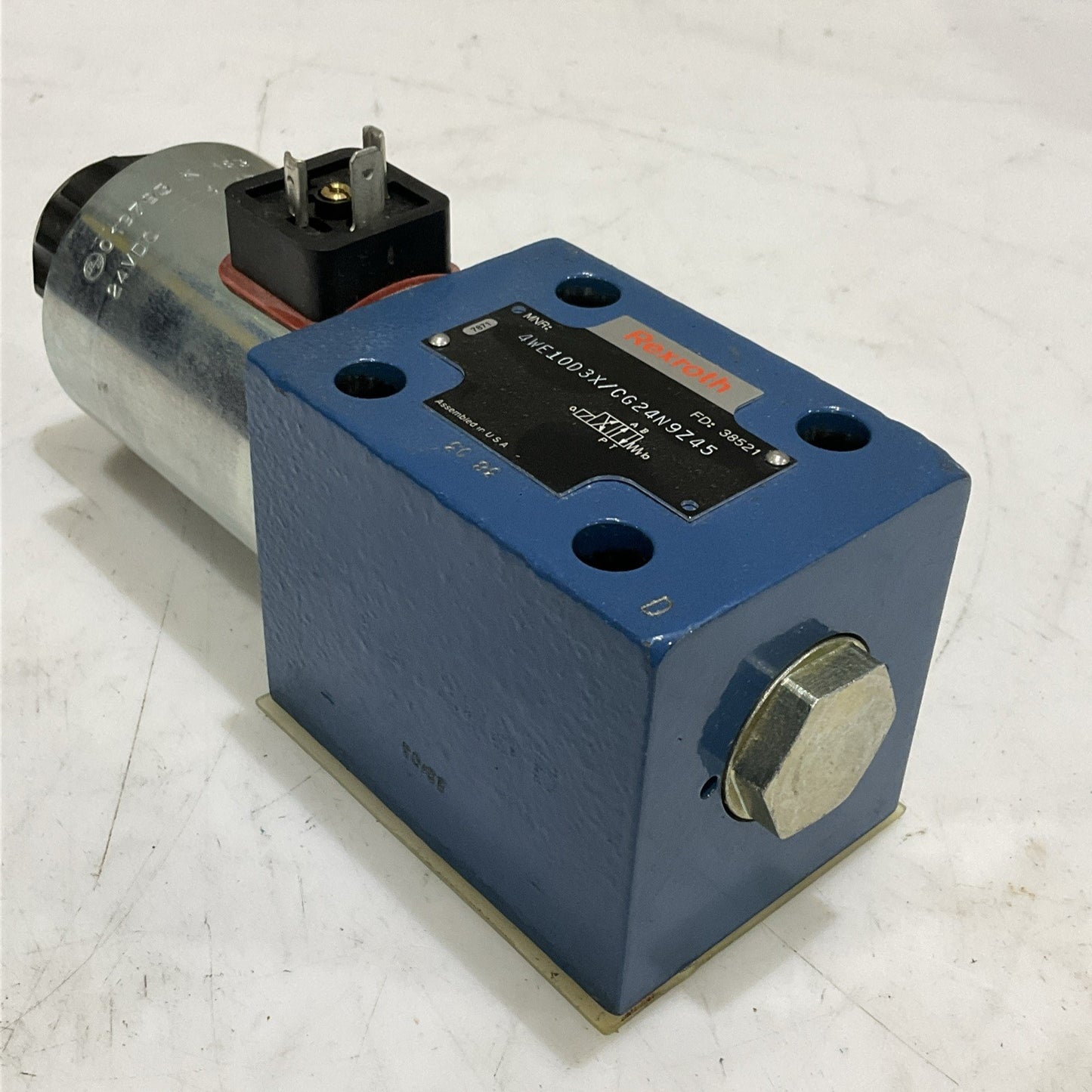 REXROTH 4WE10D3X/CG24N9Z45 DIRECTIONAL SPOOL VALVE 38521 019793 K 185 Z2M