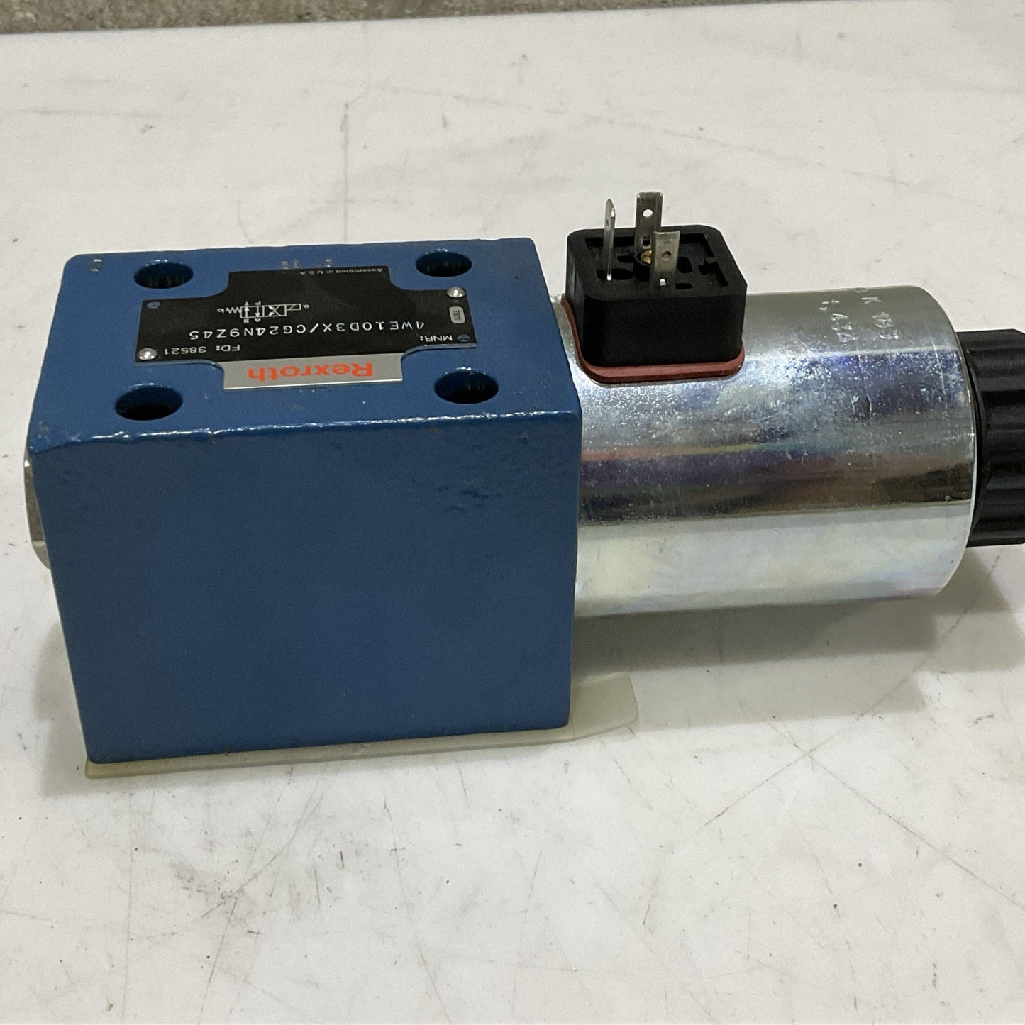 REXROTH 4WE10D3X/CG24N9Z45 DIRECTIONAL SPOOL VALVE 38521 019793 K 185 Z2M
