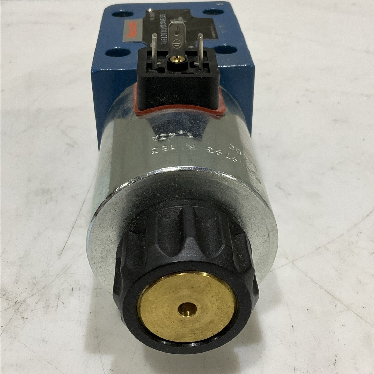 REXROTH 4WE10D3X/CG24N9Z45 DIRECTIONAL SPOOL VALVE 38521 019793 K 185 Z2M