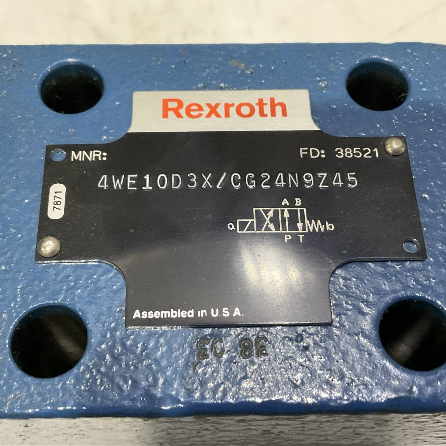 REXROTH 4WE10D3X/CG24N9Z45 DIRECTIONAL SPOOL VALVE 38521 019793 K 185 Z2M