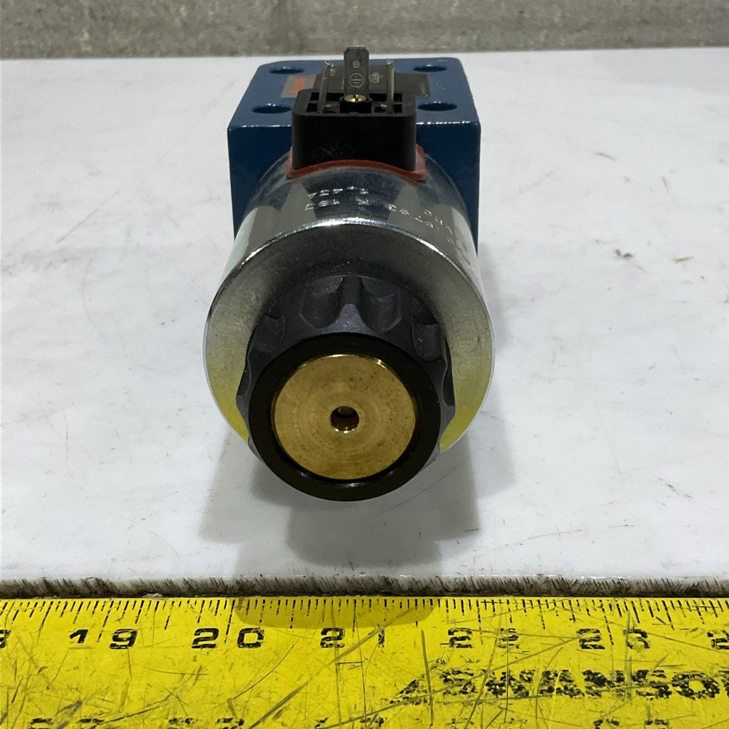 REXROTH 4WE10D3X/CG24N9Z45 DIRECTIONAL SPOOL VALVE 38521 019793 K 185 Z2M