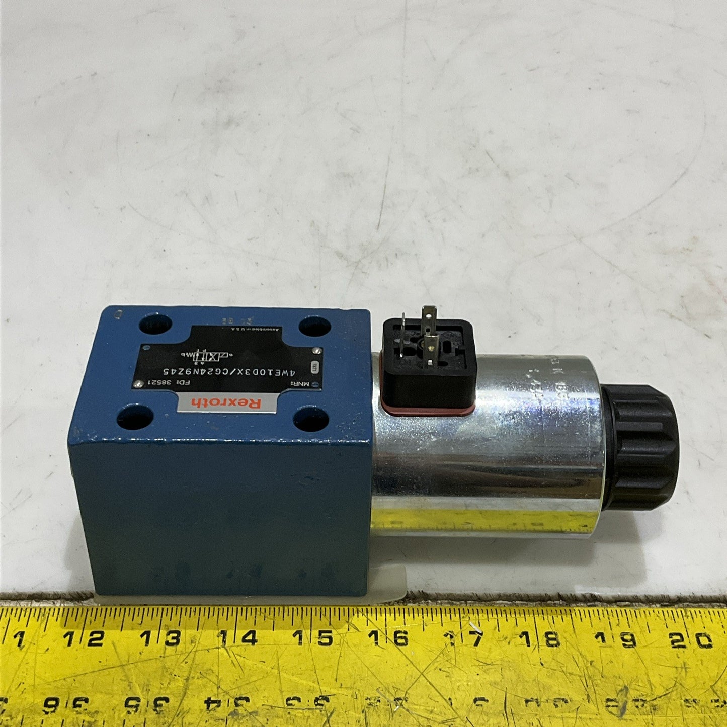 REXROTH 4WE10D3X/CG24N9Z45 DIRECTIONAL SPOOL VALVE 38521 019793 K 185 Z2M