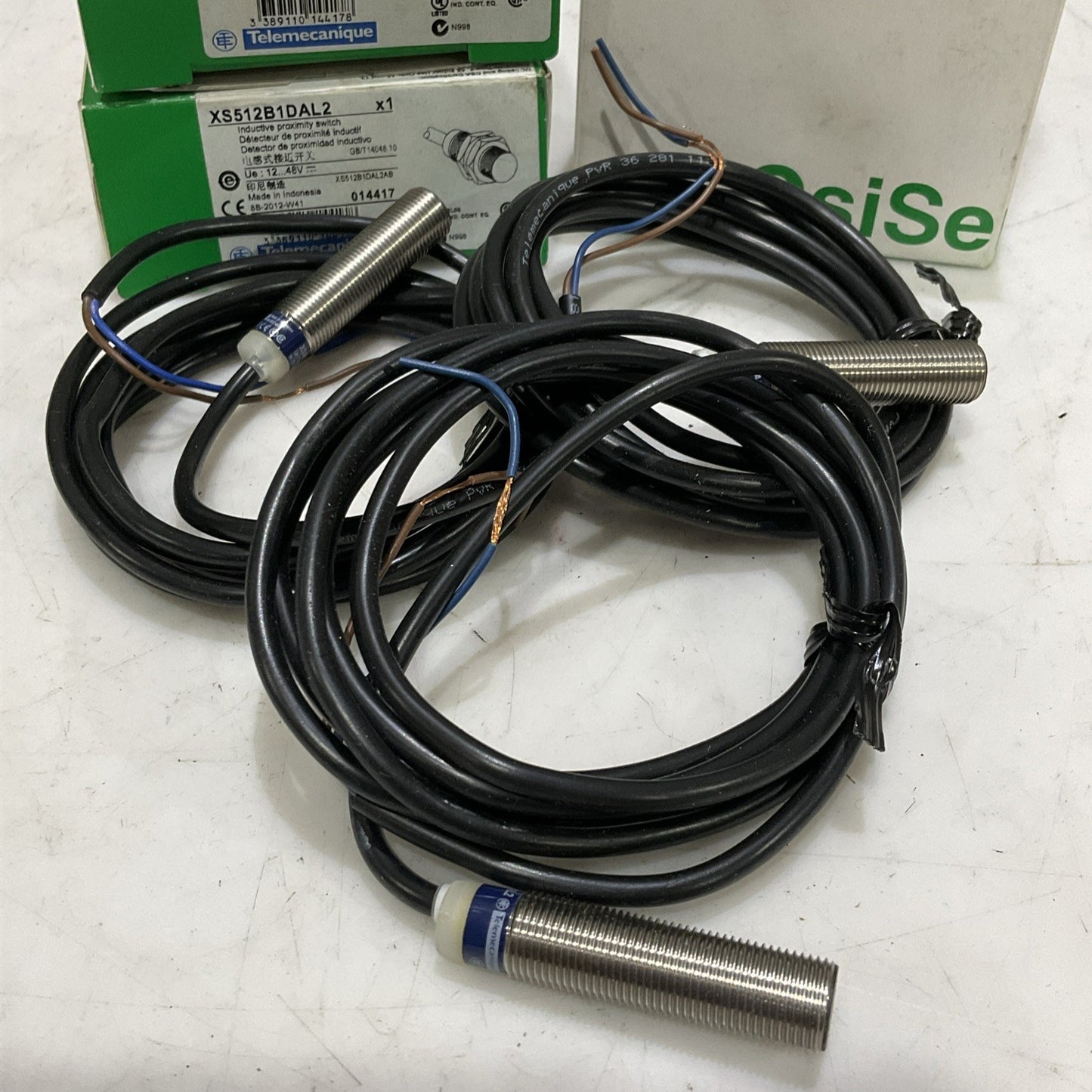 SCHNEIDER ELECTRIC XS512B1DAL2 INDUCTIVE PROXIMITY SWITCH LOT OF 3 Z2M