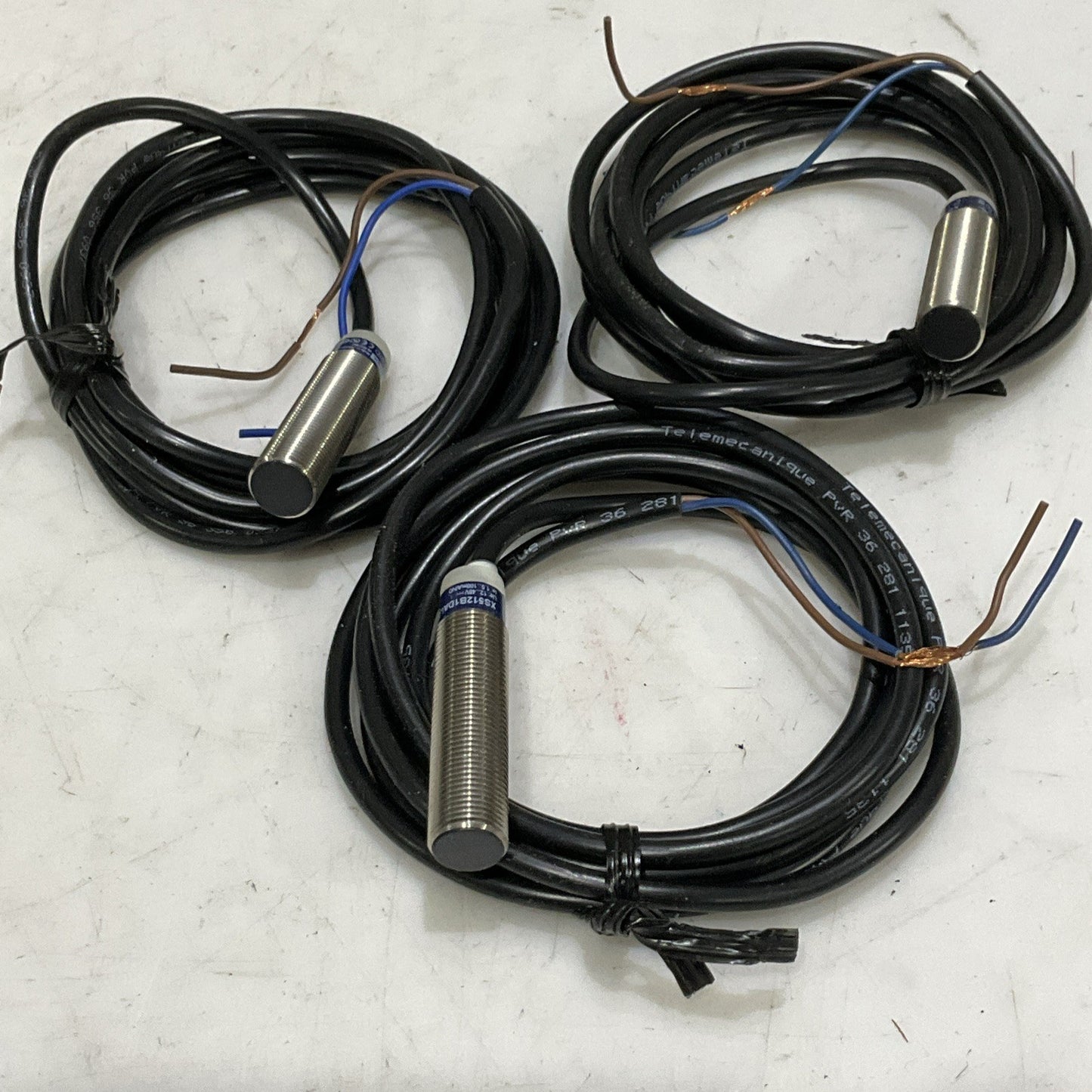 SCHNEIDER ELECTRIC XS512B1DAL2 INDUCTIVE PROXIMITY SWITCH LOT OF 3 Z2M